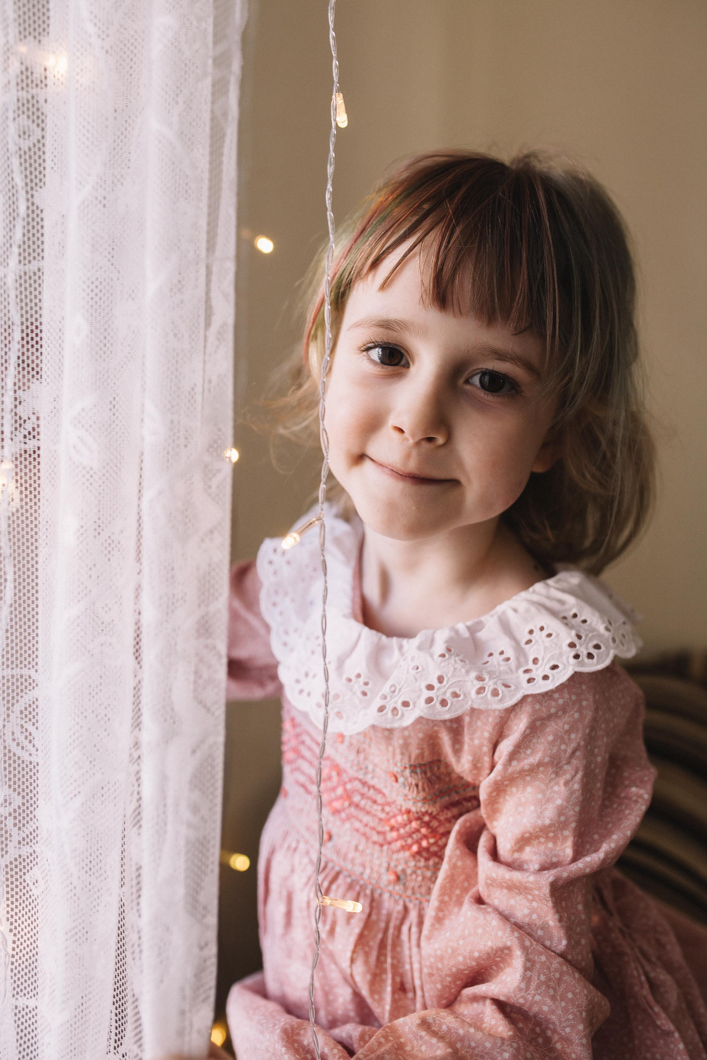 Сергей, Мария и Ксюша. Семейная фотосессия дома 2.03.2022 г. Семейный фотограф Трусова Евгения в Екатеринбурге