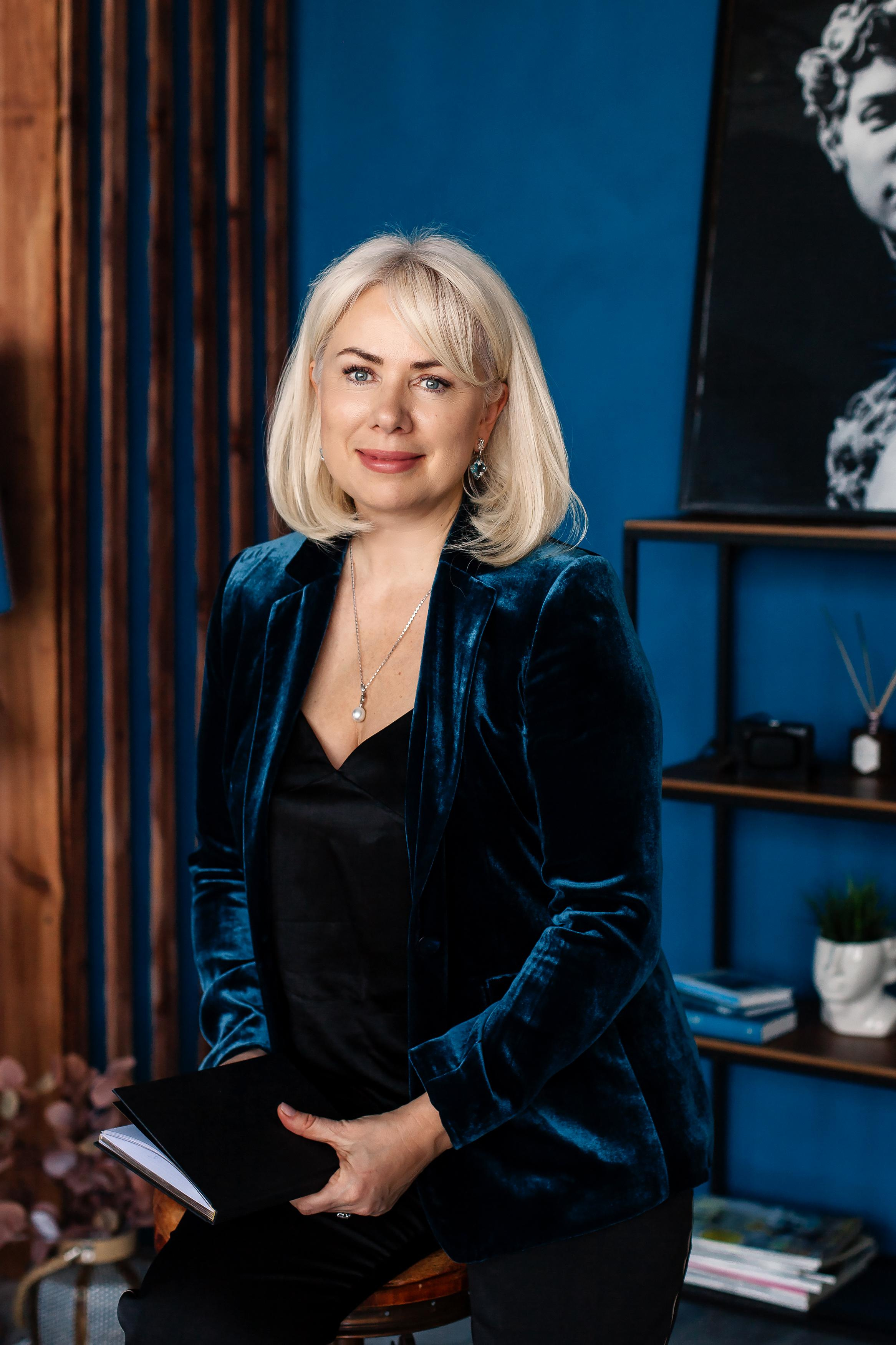 Полина, деловые портреты, февраль 2022. Семейный фотограф Трусова Евгения в Екатеринбурге