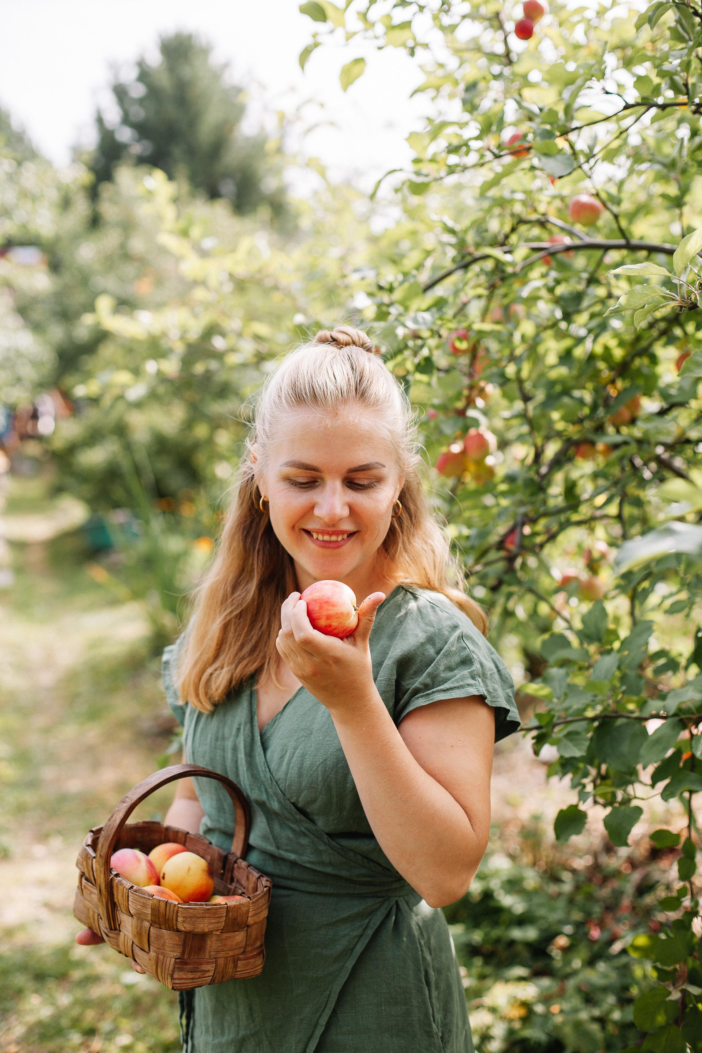 Виталий, Аня, Маруся и Лёша, съемка на даче. Семейный фотограф Трусова Евгения в Екатеринбурге
