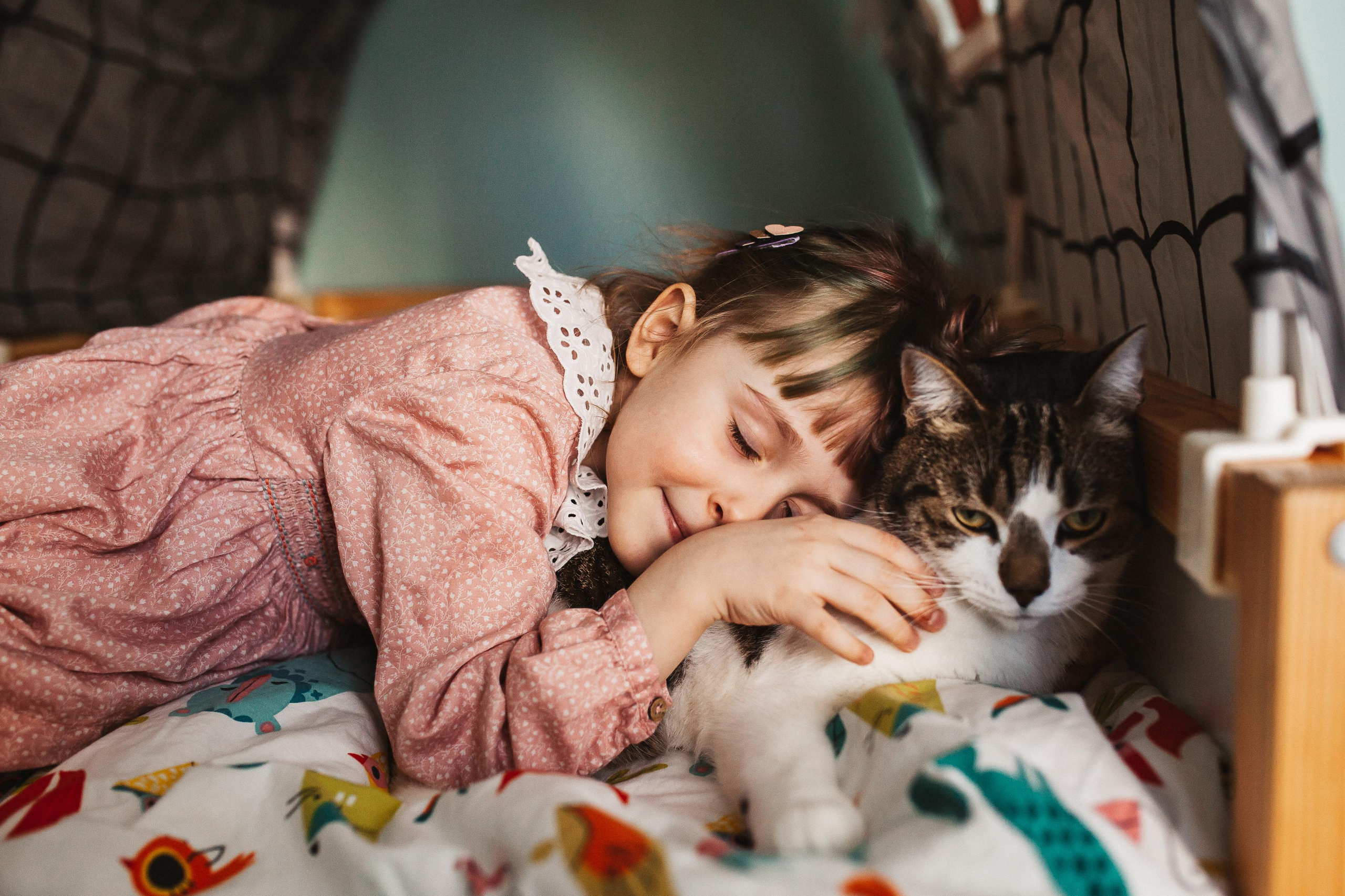 Сергей, Мария и Ксюша. Семейная фотосессия дома 2.03.2022 г. Семейный фотограф Трусова Евгения в Екатеринбурге