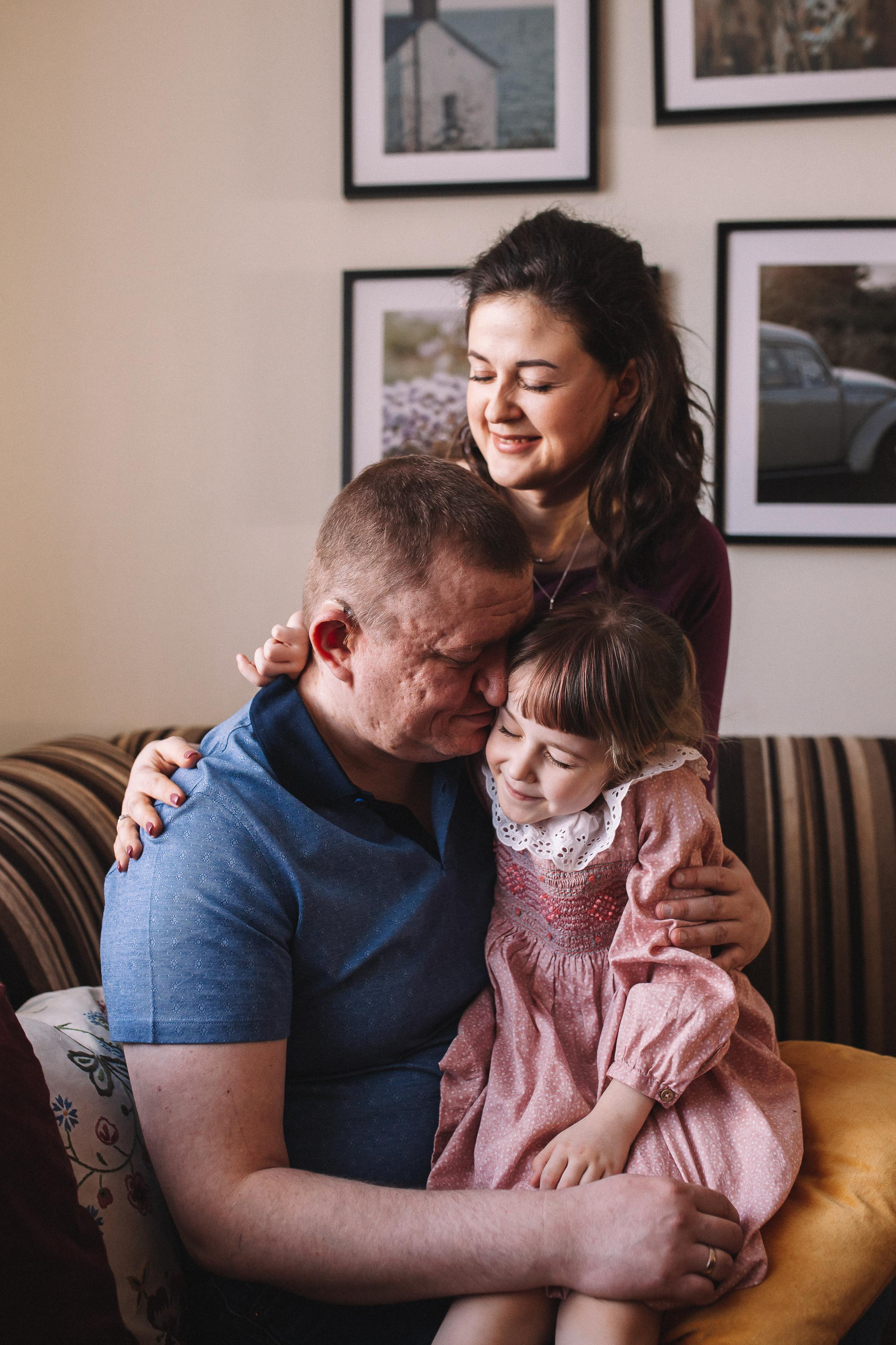 Сергей, Мария и Ксюша. Семейная фотосессия дома 2.03.2022 г. Семейный фотограф Трусова Евгения в Екатеринбурге