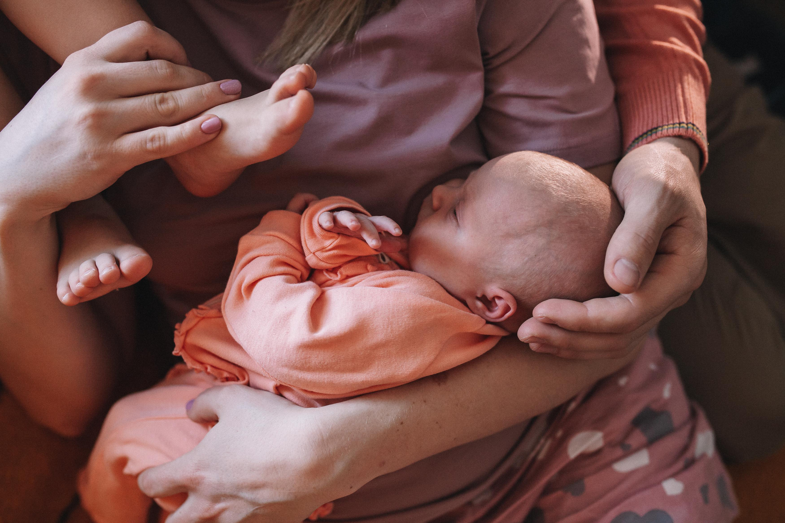 Саша, Оля, Тая и маленькая Ксюша. Семейный фотограф Трусова Евгения в Екатеринбурге
