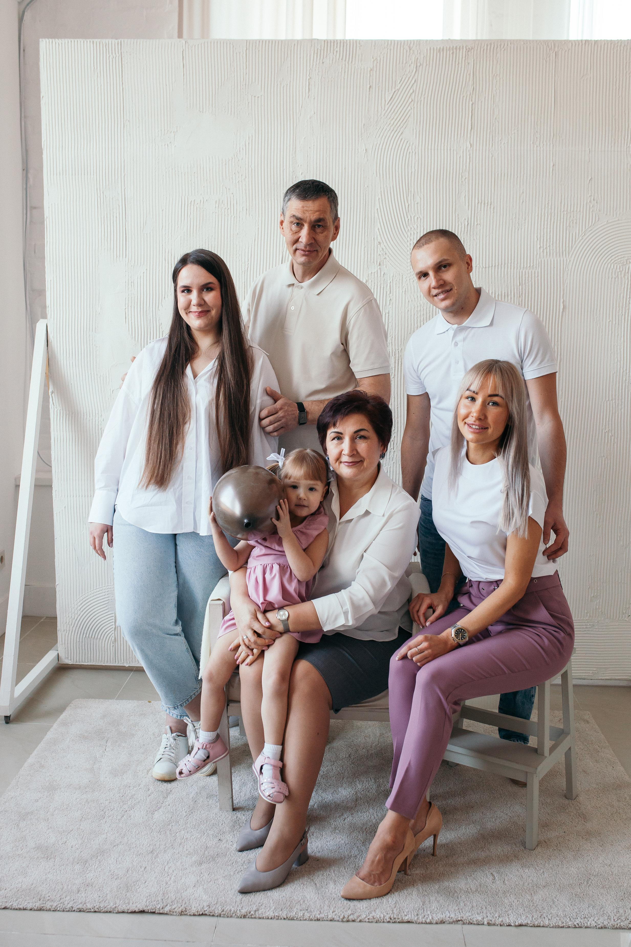 Настя с большой семьей. Семейный фотограф Трусова Евгения в Екатеринбурге