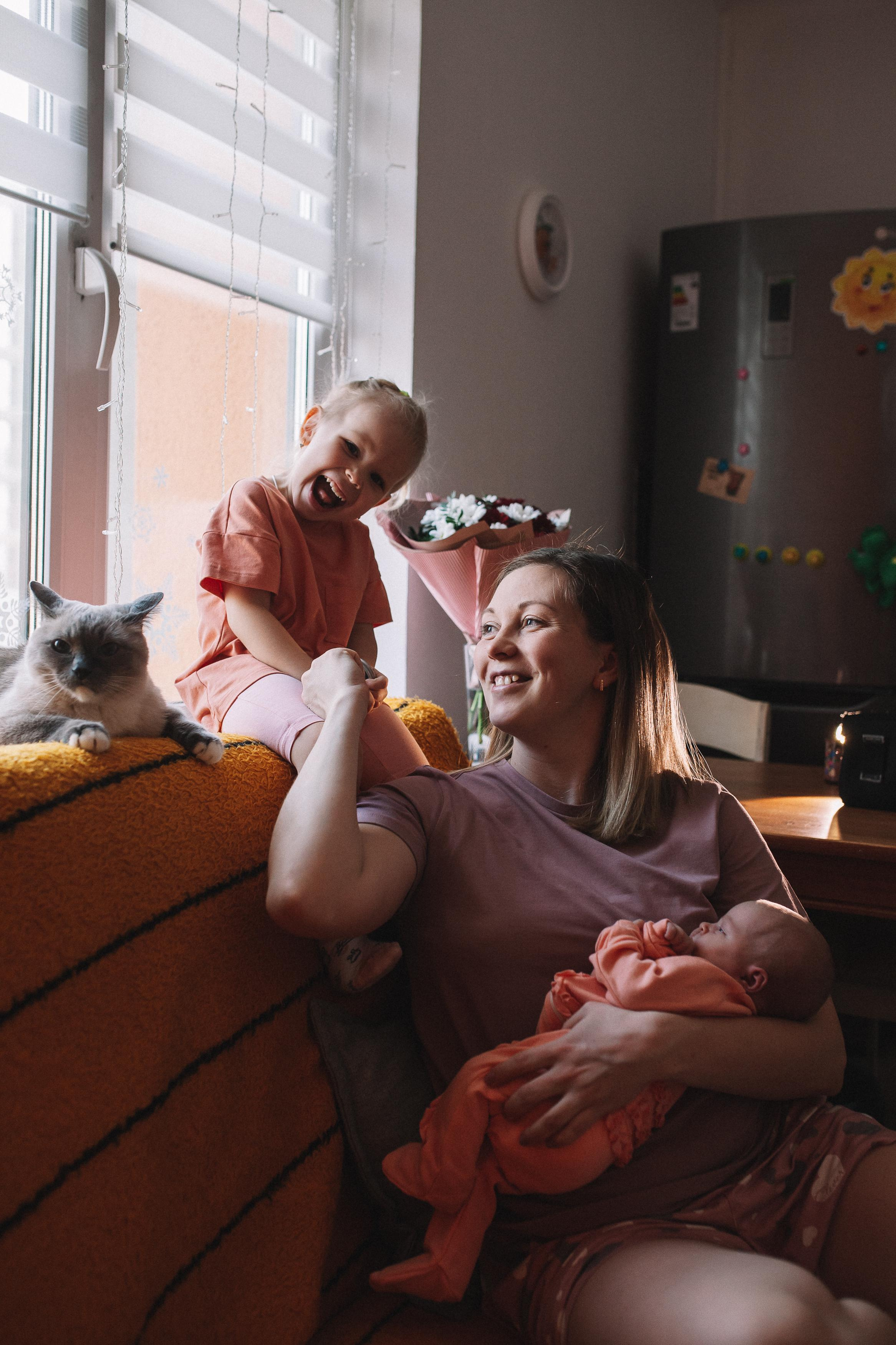 Саша, Оля, Тая и маленькая Ксюша. Семейный фотограф Трусова Евгения в Екатеринбурге