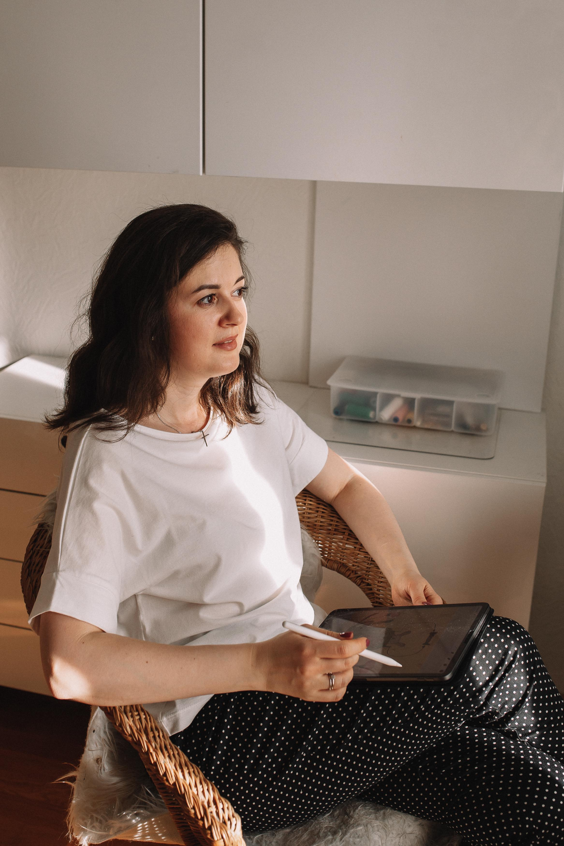 Сергей, Мария и Ксюша. Семейная фотосессия дома 2.03.2022 г. Семейный фотограф Трусова Евгения в Екатеринбурге