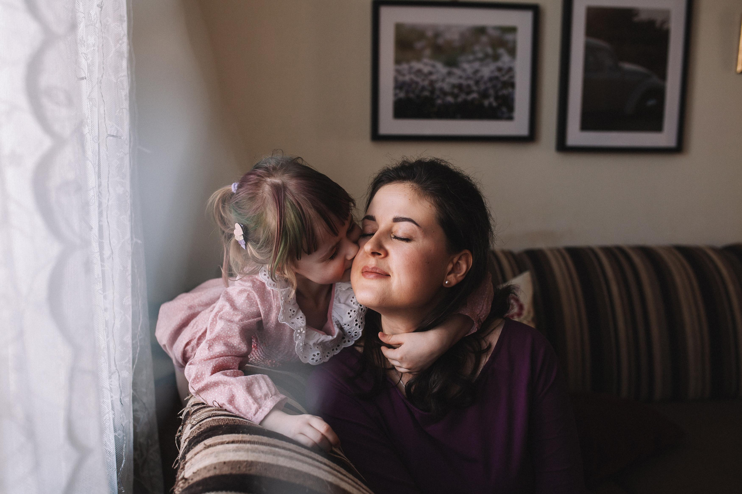 Сергей, Мария и Ксюша. Семейная фотосессия дома 2.03.2022 г. Семейный фотограф Трусова Евгения в Екатеринбурге