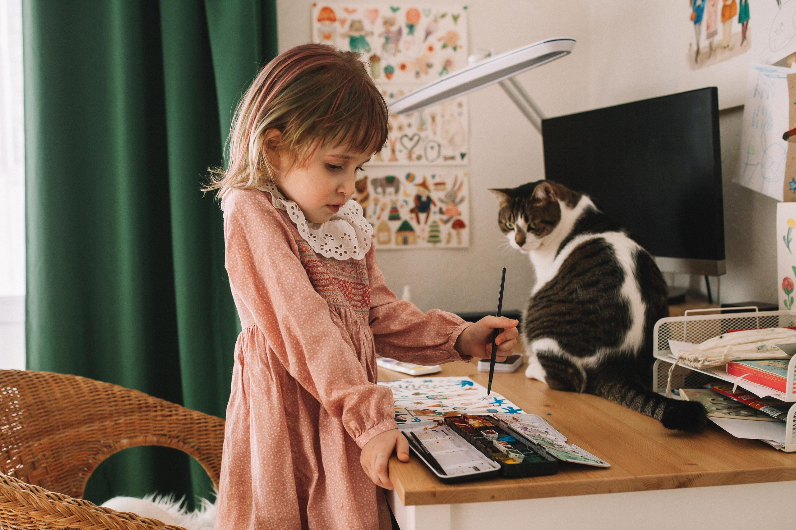 Сергей, Мария и Ксюша. Семейная фотосессия дома 2.03.2022 г. Семейный фотограф Трусова Евгения в Екатеринбурге