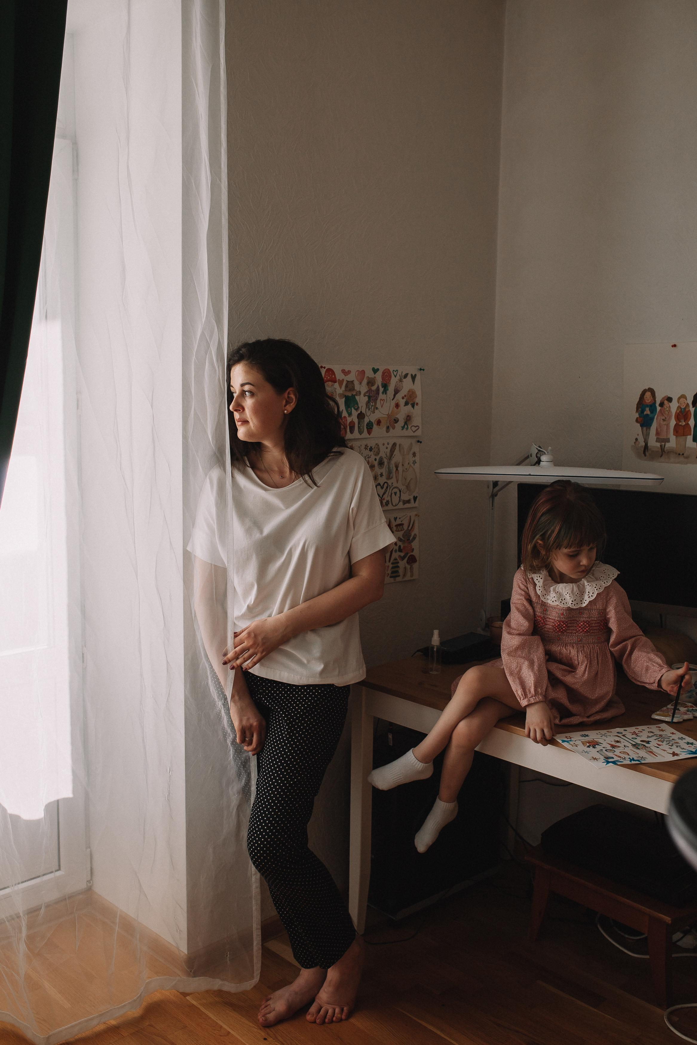 Сергей, Мария и Ксюша. Семейная фотосессия дома 2.03.2022 г. Семейный фотограф Трусова Евгения в Екатеринбурге