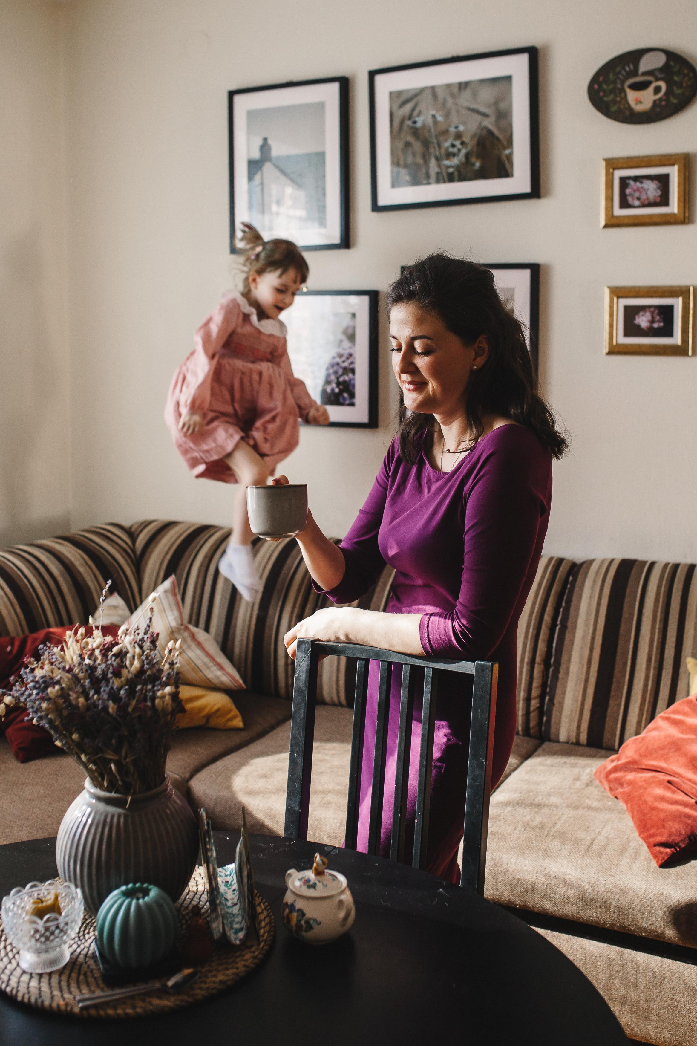 Сергей, Мария и Ксюша. Семейная фотосессия дома 2.03.2022 г. Семейный фотограф Трусова Евгения в Екатеринбурге