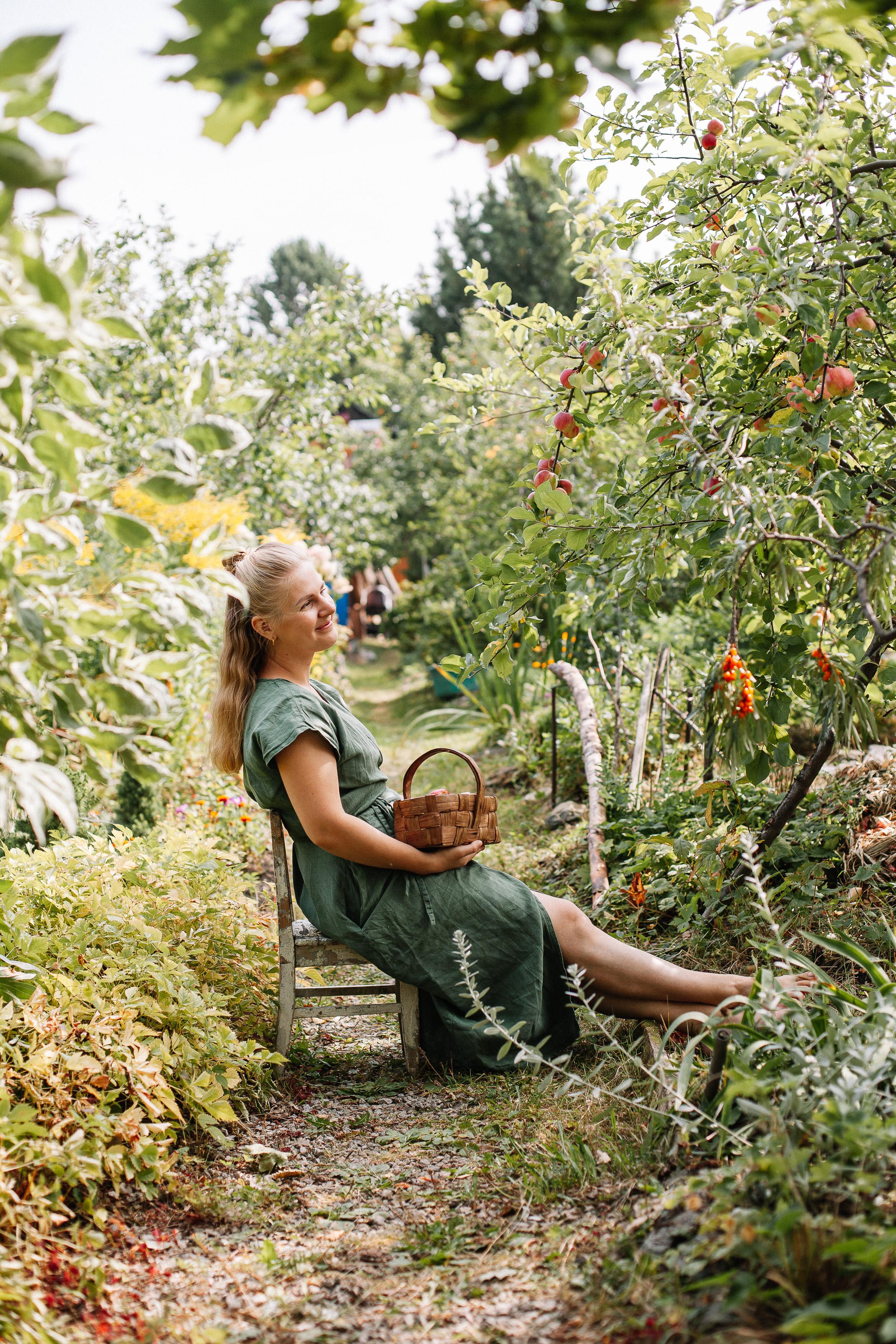 Виталий, Аня, Маруся и Лёша, съемка на даче. Семейный фотограф Трусова Евгения в Екатеринбурге