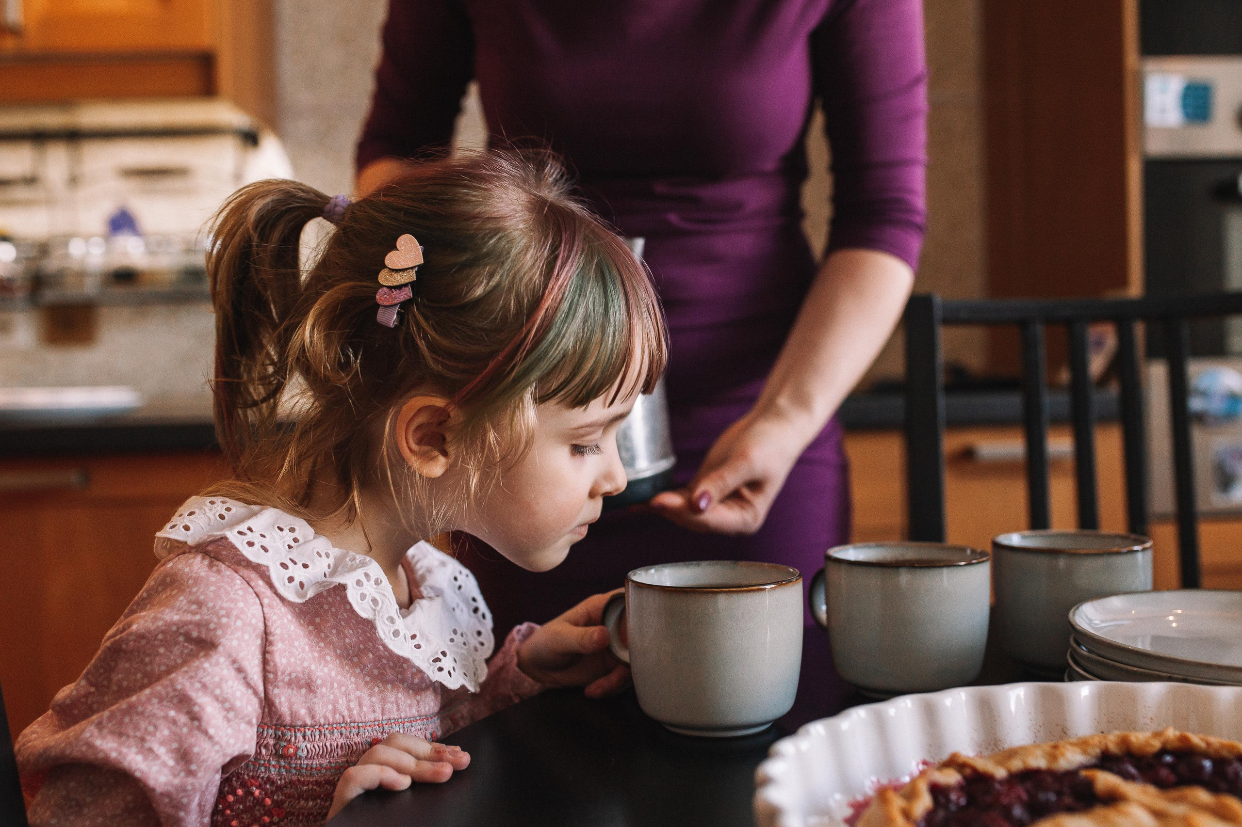 Сергей, Мария и Ксюша. Семейная фотосессия дома 2.03.2022 г. Семейный фотограф Трусова Евгения в Екатеринбурге