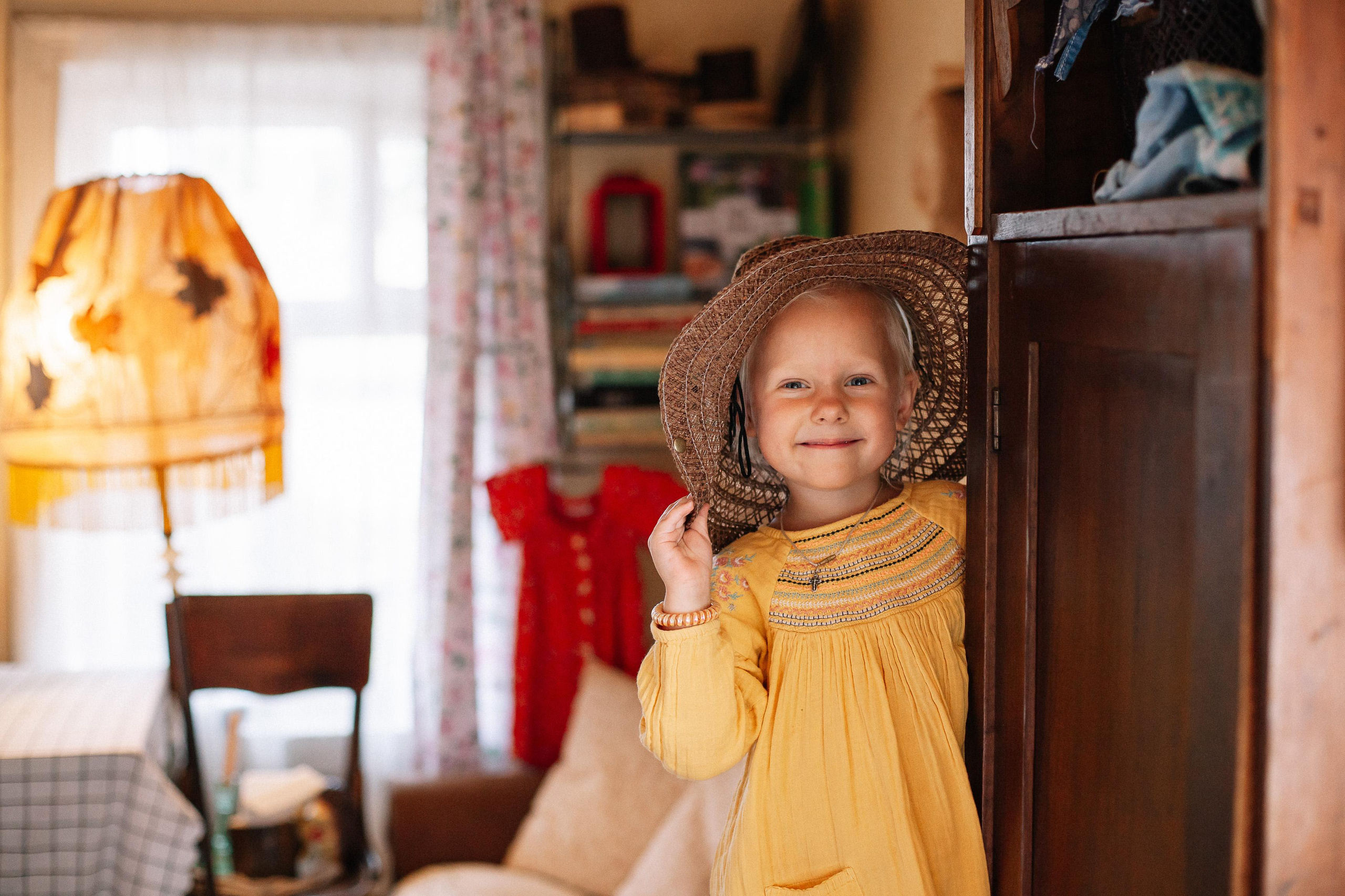 Виталий, Аня, Маруся и Лёша, съемка на даче. Семейный фотограф Трусова Евгения в Екатеринбурге