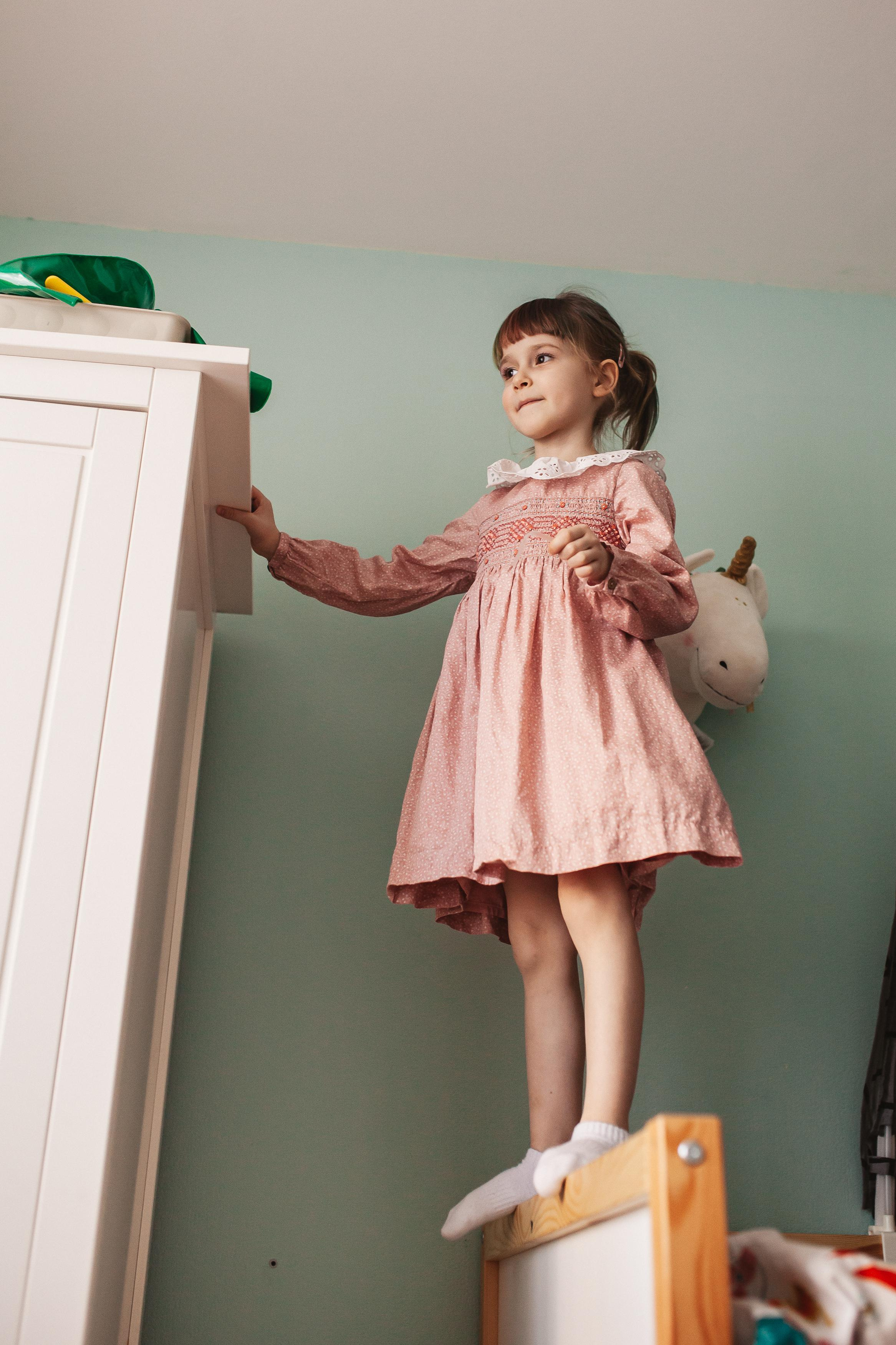 Сергей, Мария и Ксюша. Семейная фотосессия дома 2.03.2022 г. Семейный фотограф Трусова Евгения в Екатеринбурге