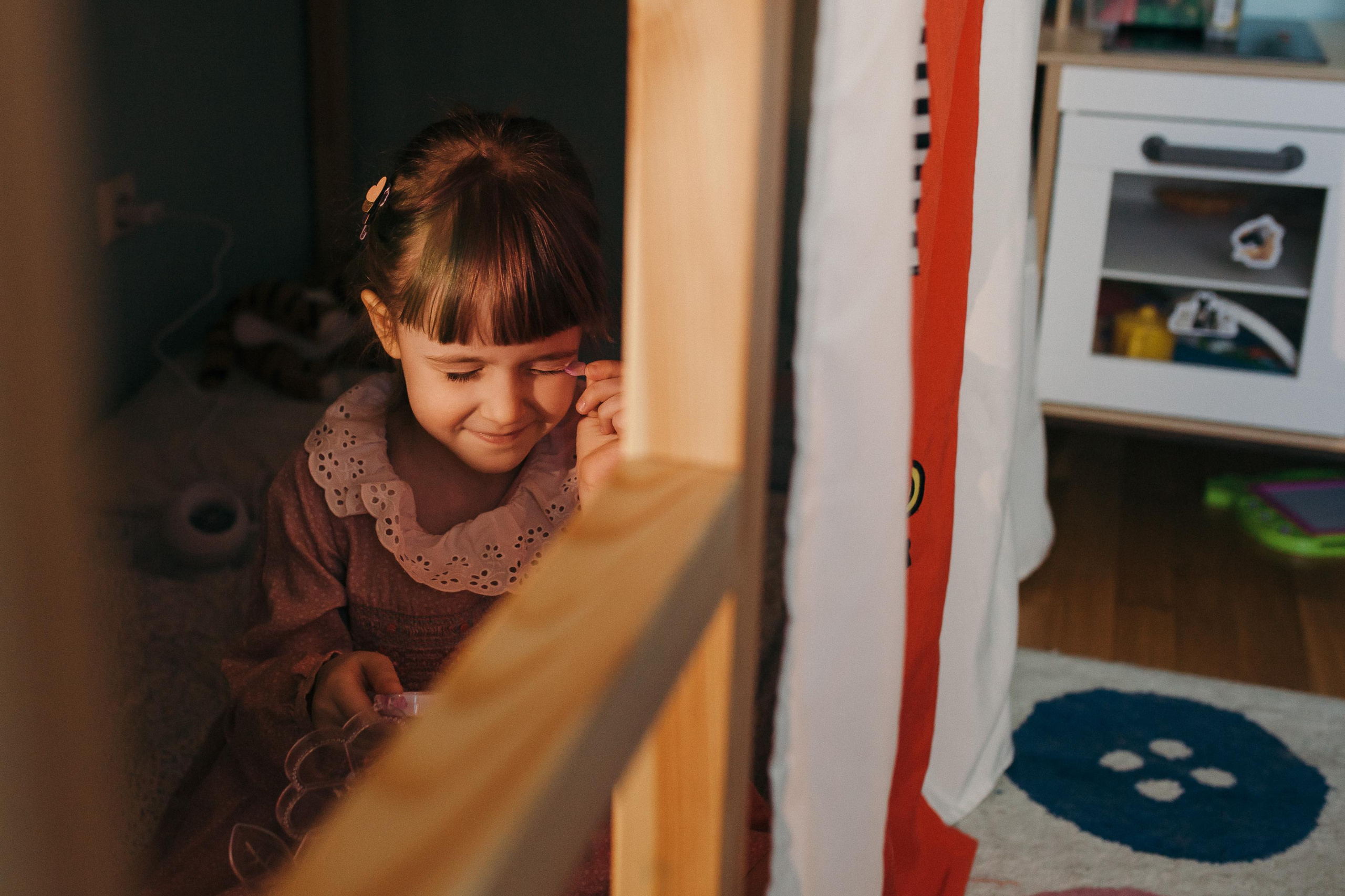 Сергей, Мария и Ксюша. Семейная фотосессия дома 2.03.2022 г. Семейный фотограф Трусова Евгения в Екатеринбурге