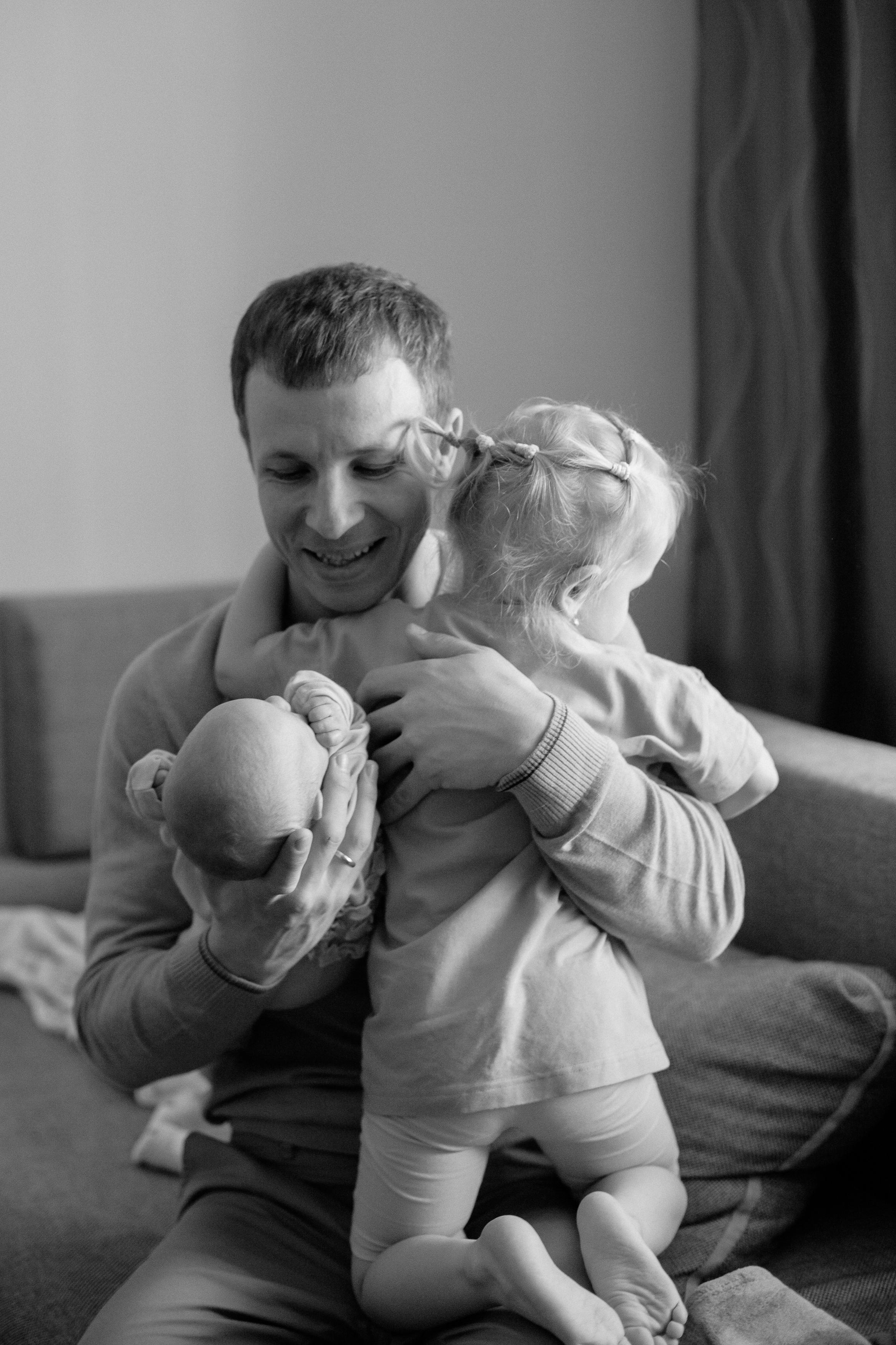 Саша, Оля, Тая и маленькая Ксюша. Семейный фотограф Трусова Евгения в Екатеринбурге