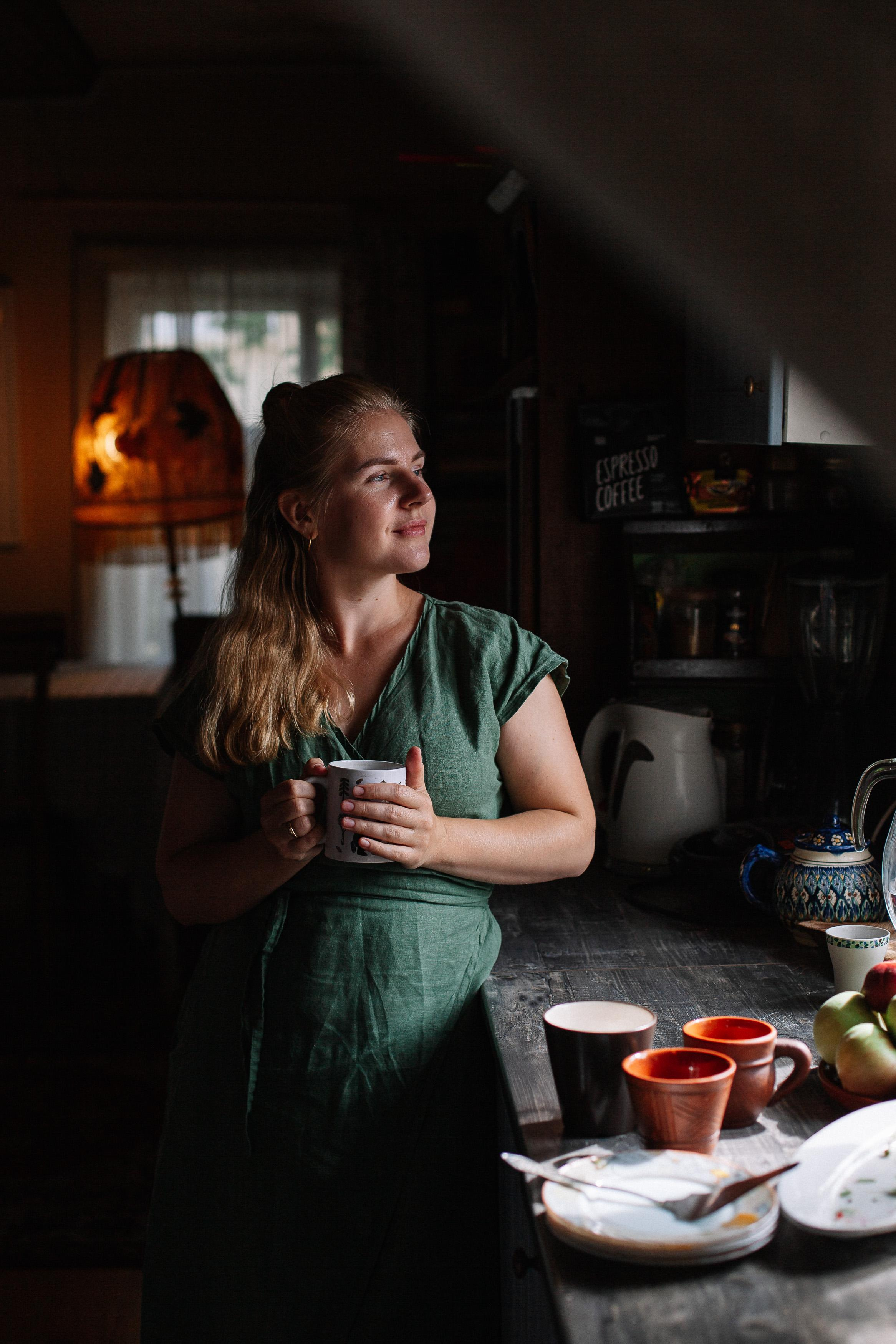 Виталий, Аня, Маруся и Лёша, съемка на даче. Семейный фотограф Трусова Евгения в Екатеринбурге