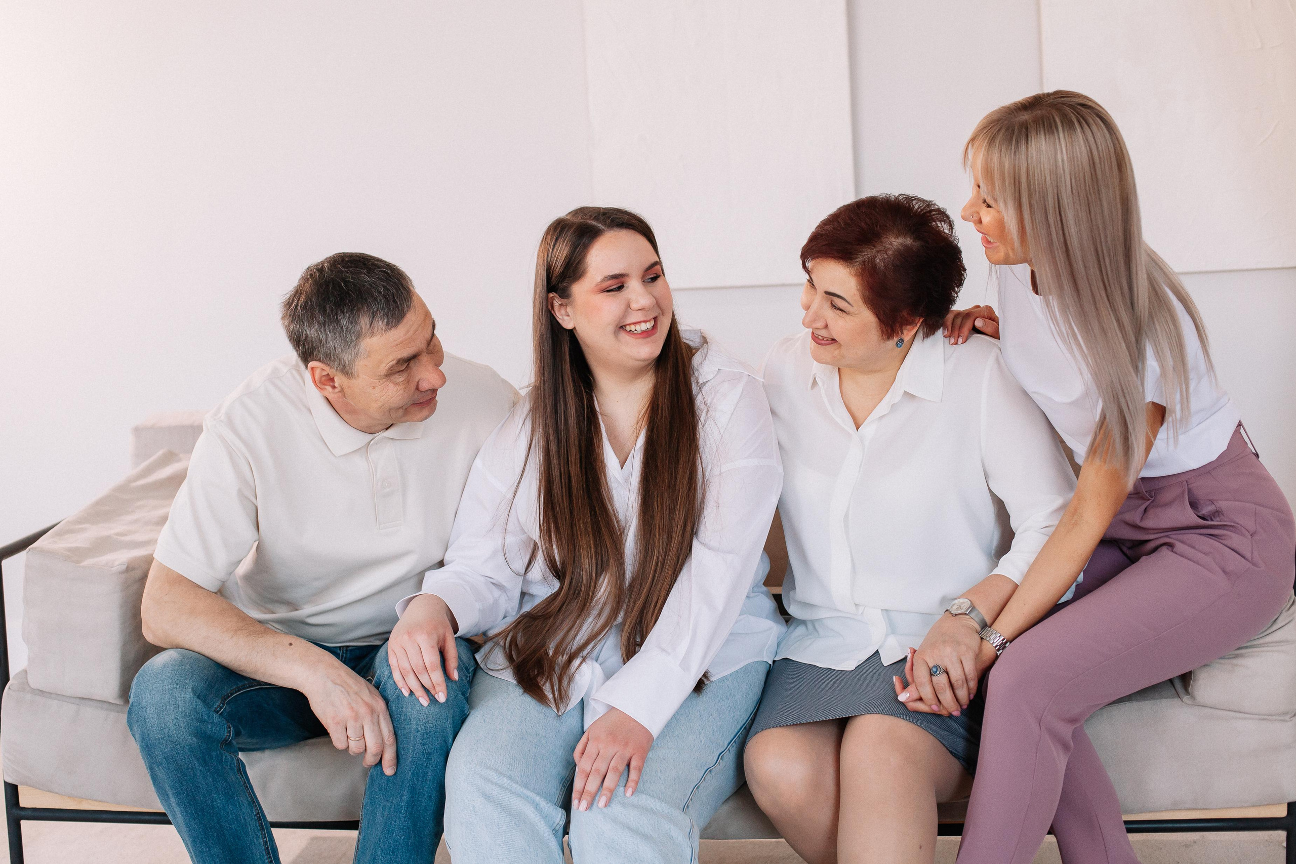 Настя с большой семьей. Семейный фотограф Трусова Евгения в Екатеринбурге