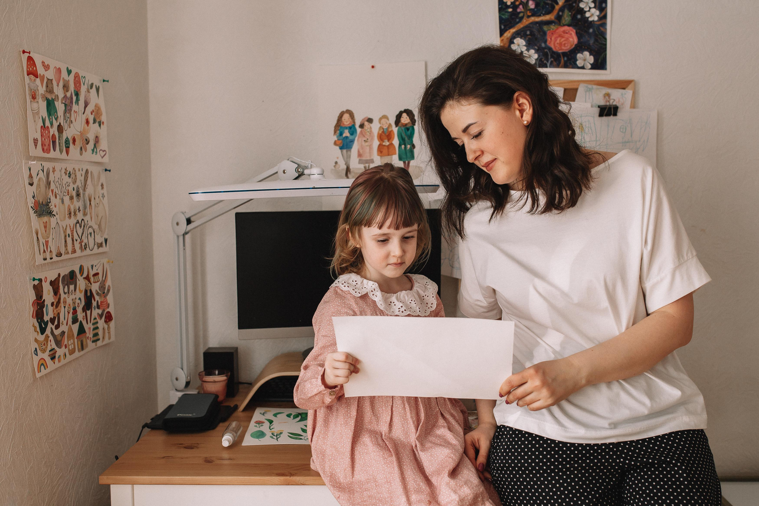 Сергей, Мария и Ксюша. Семейная фотосессия дома 2.03.2022 г. Семейный фотограф Трусова Евгения в Екатеринбурге