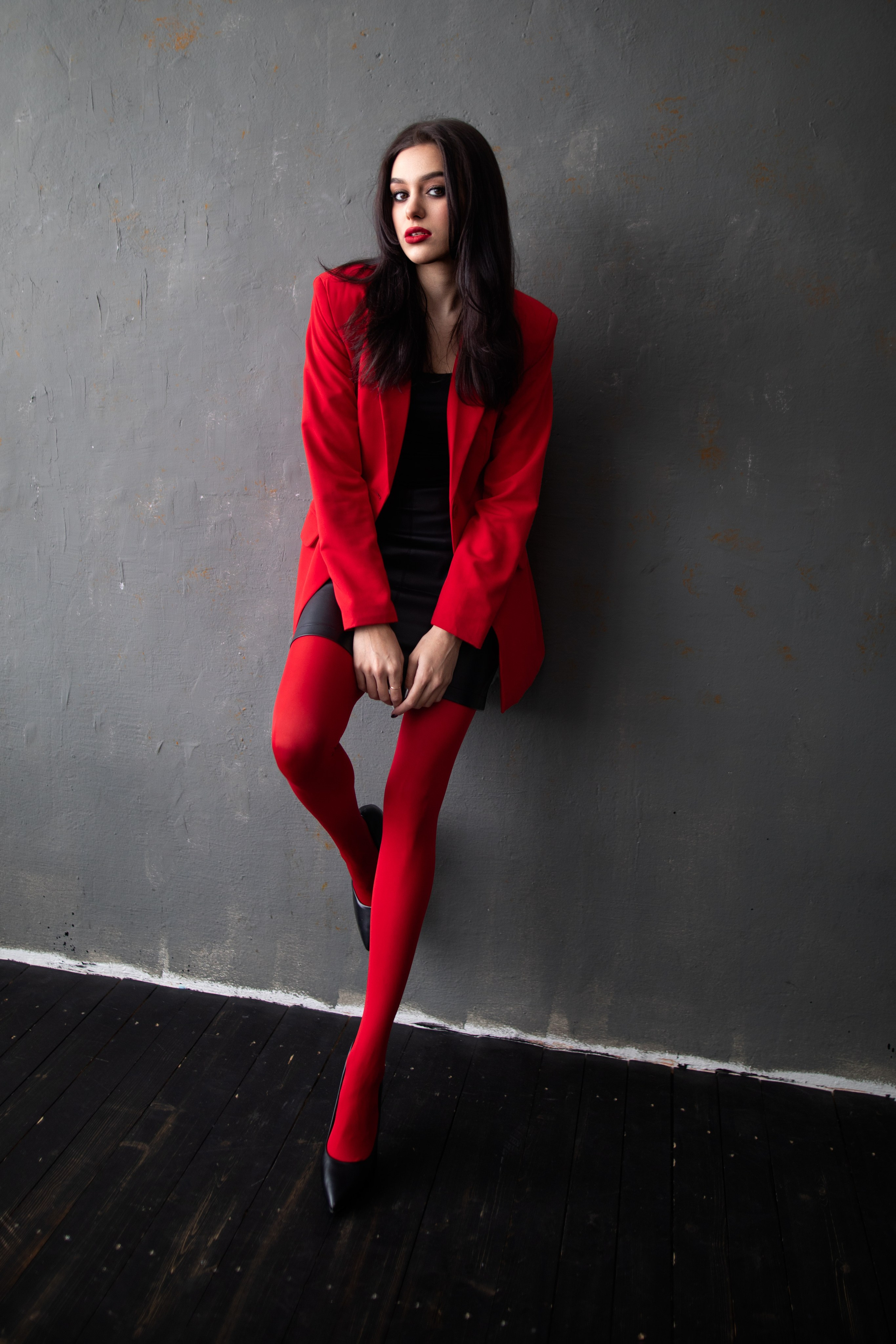 Фотосет с Марианной в студии с минимальным интерьером в формате для «себя»