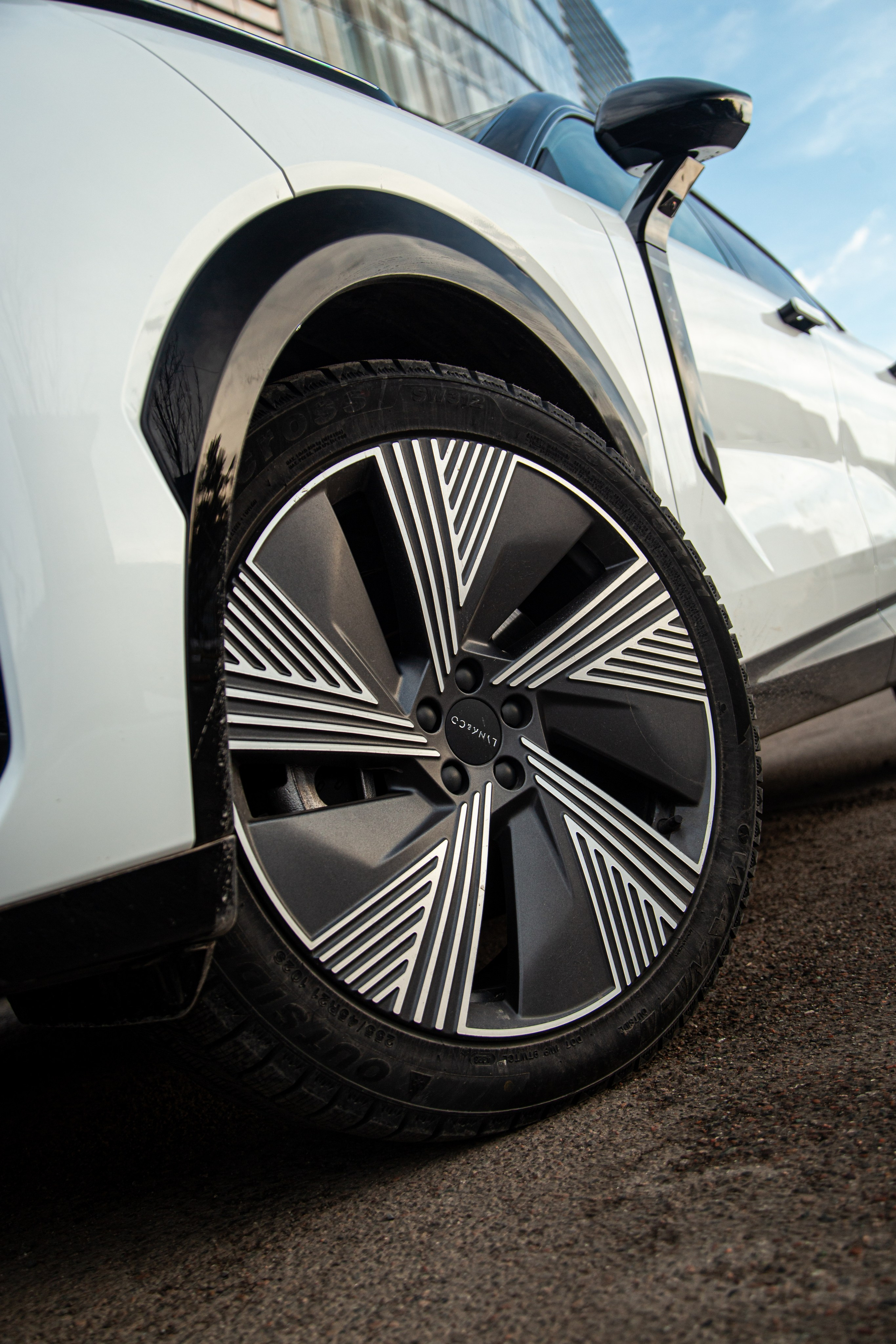 Lynk&Co 08 EM-P. Рекламный и портретный фотограф в Алматы — Серекпаев Танирхан