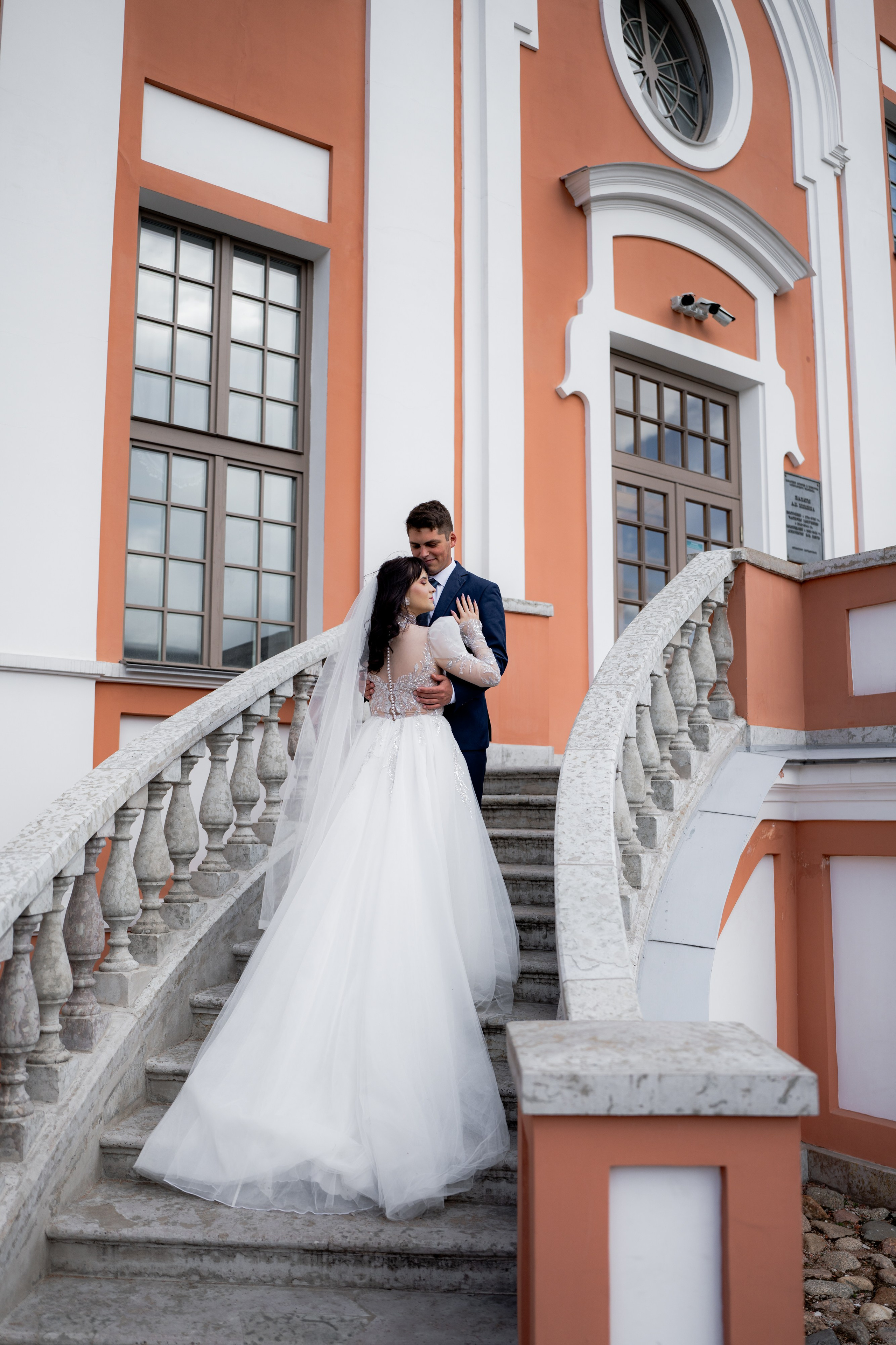 Красивые места для свадебной фотосессии летом в Санкт-Петербурге. Свадебный фотограф Александр Невский в Санкт-Петербурге