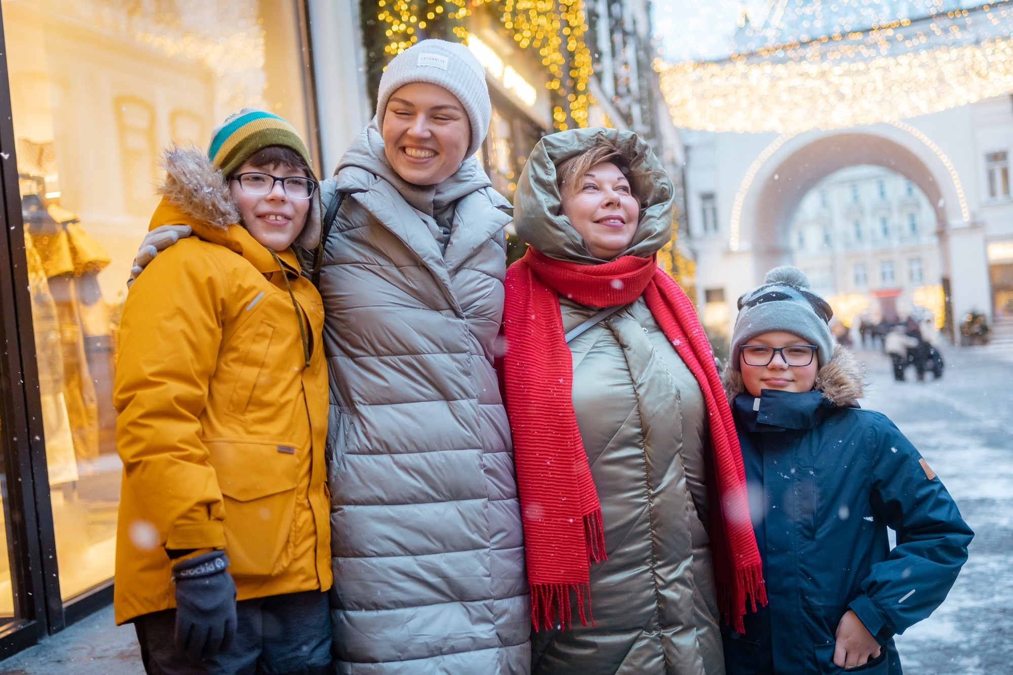 Юля с семьей в центре. Семейный фотограф Варвара Сорока в городе Москве