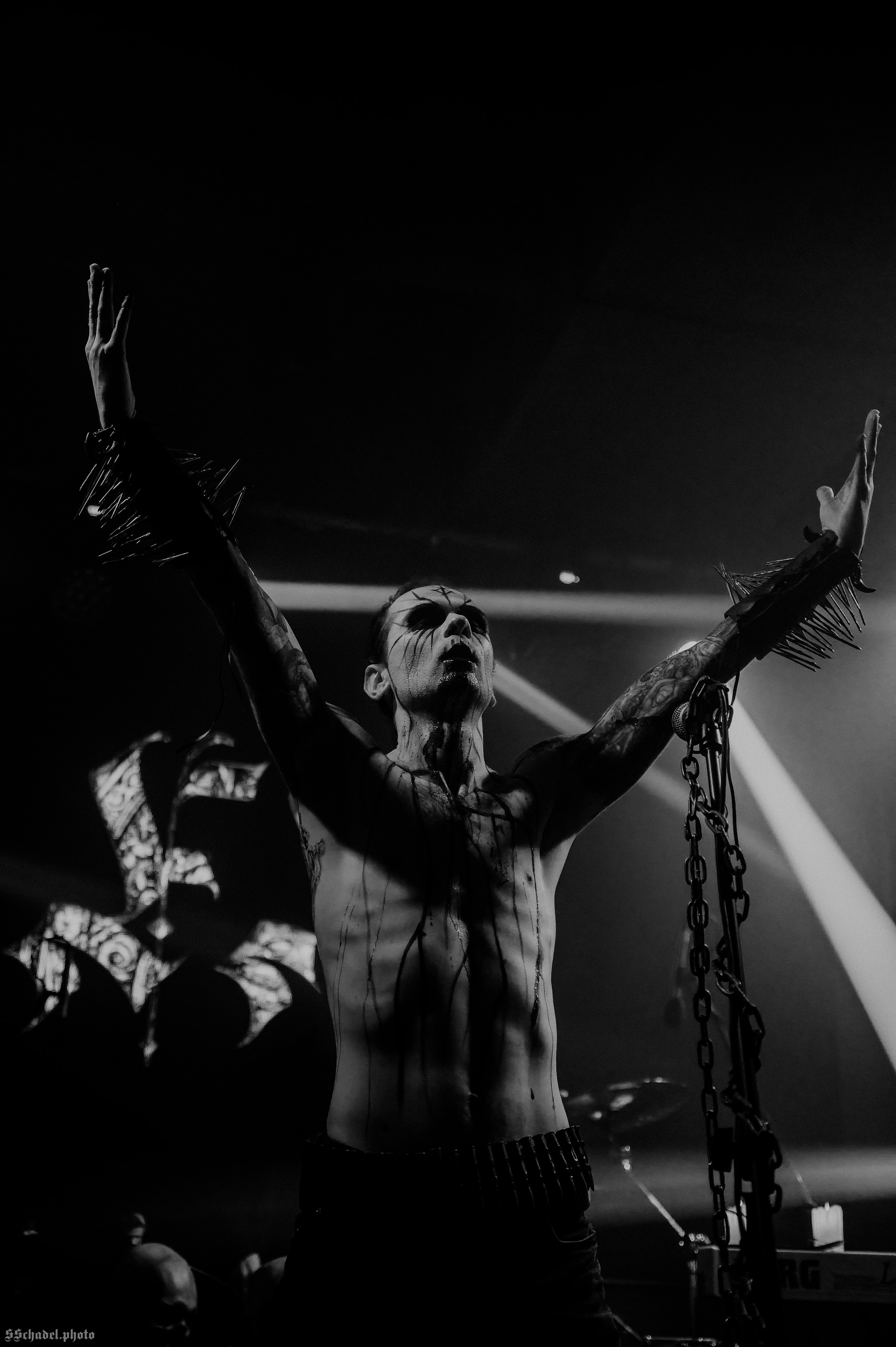 Frostlagte Måne 07.12.25. We will make everything metal!