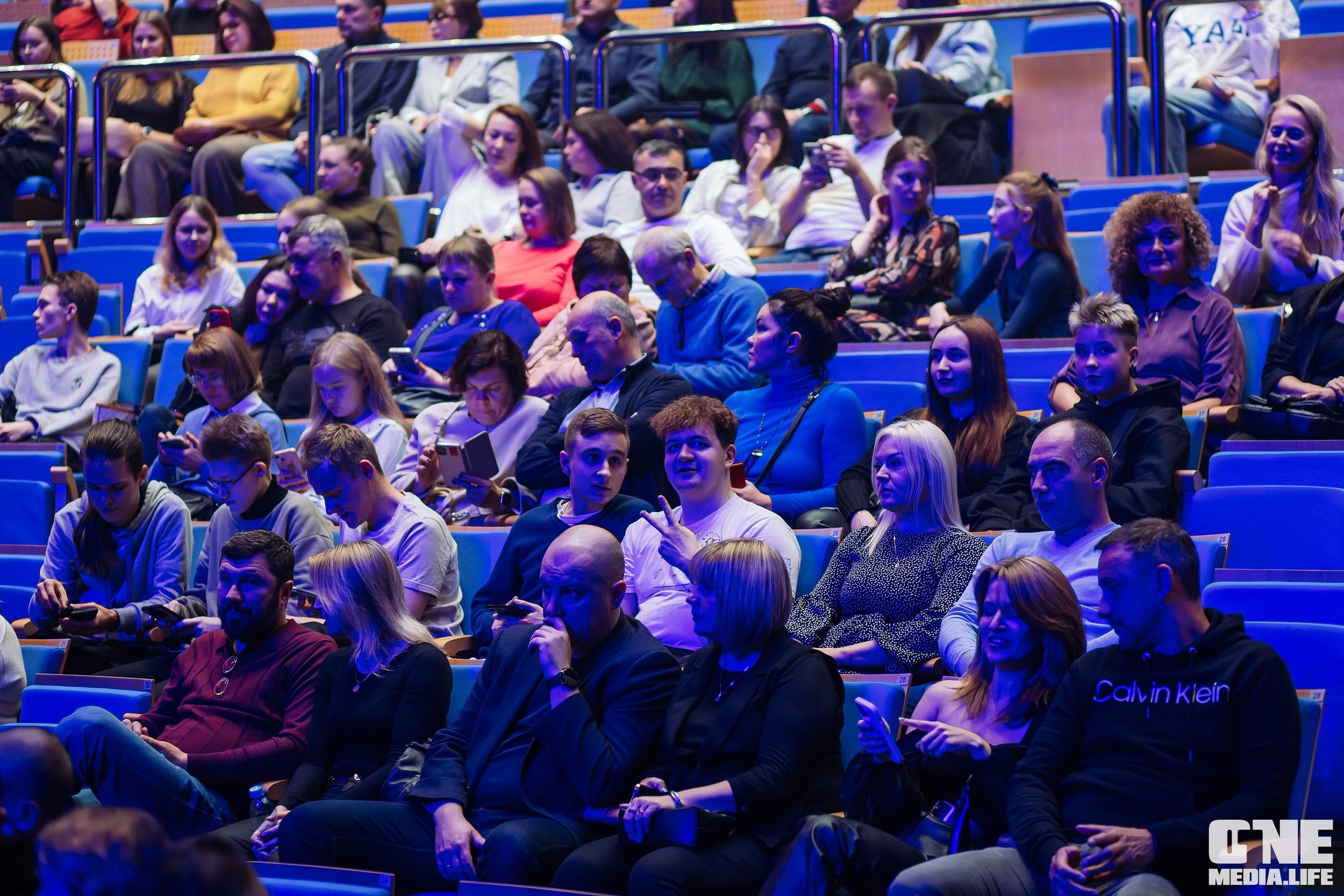 Фоторепортаж с концерта Ёлки. One Media Life: фоторепортажи, фотоотчеты с мероприятий и заведений