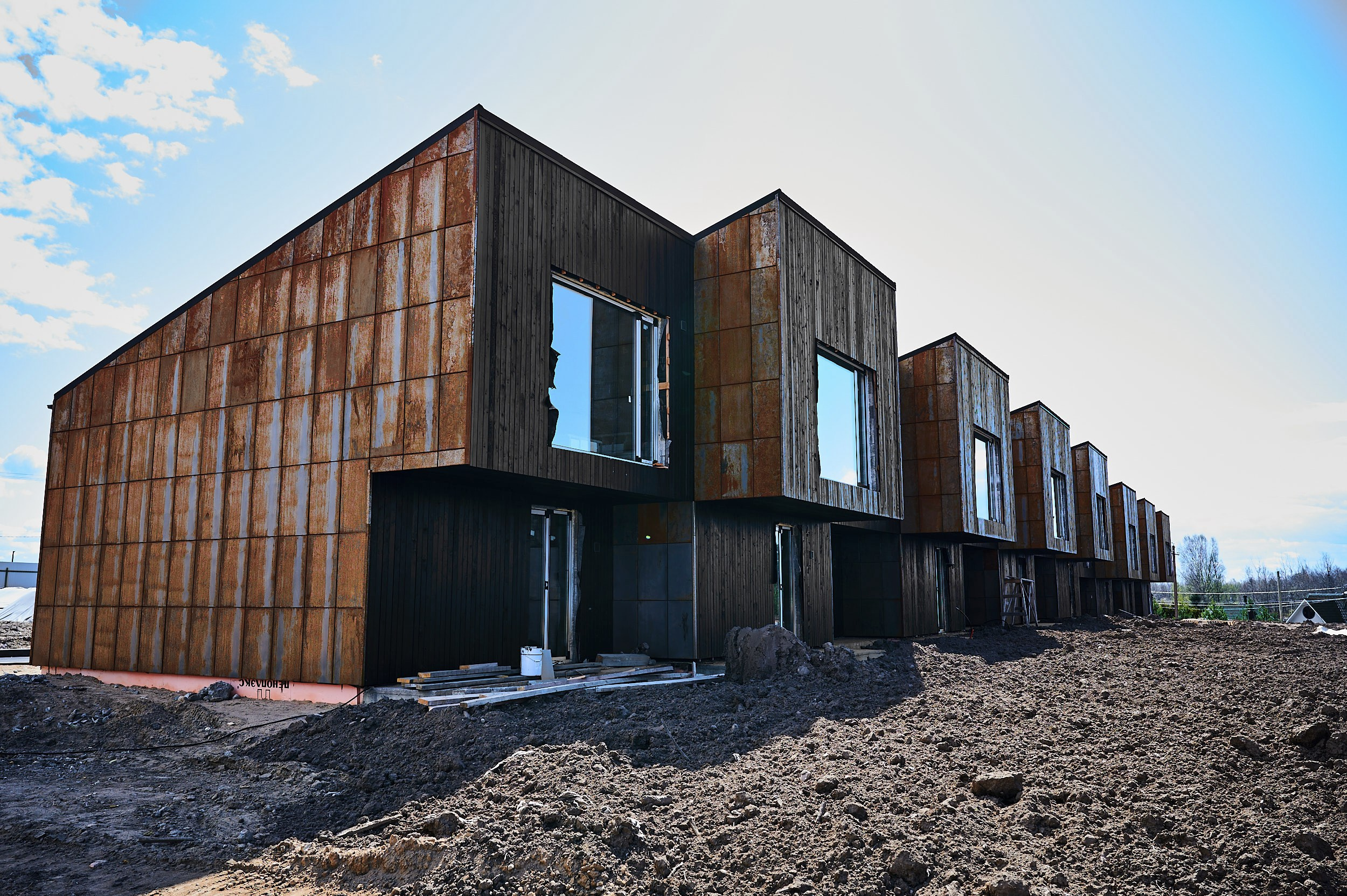 Строительсво Hugge Life Country Club