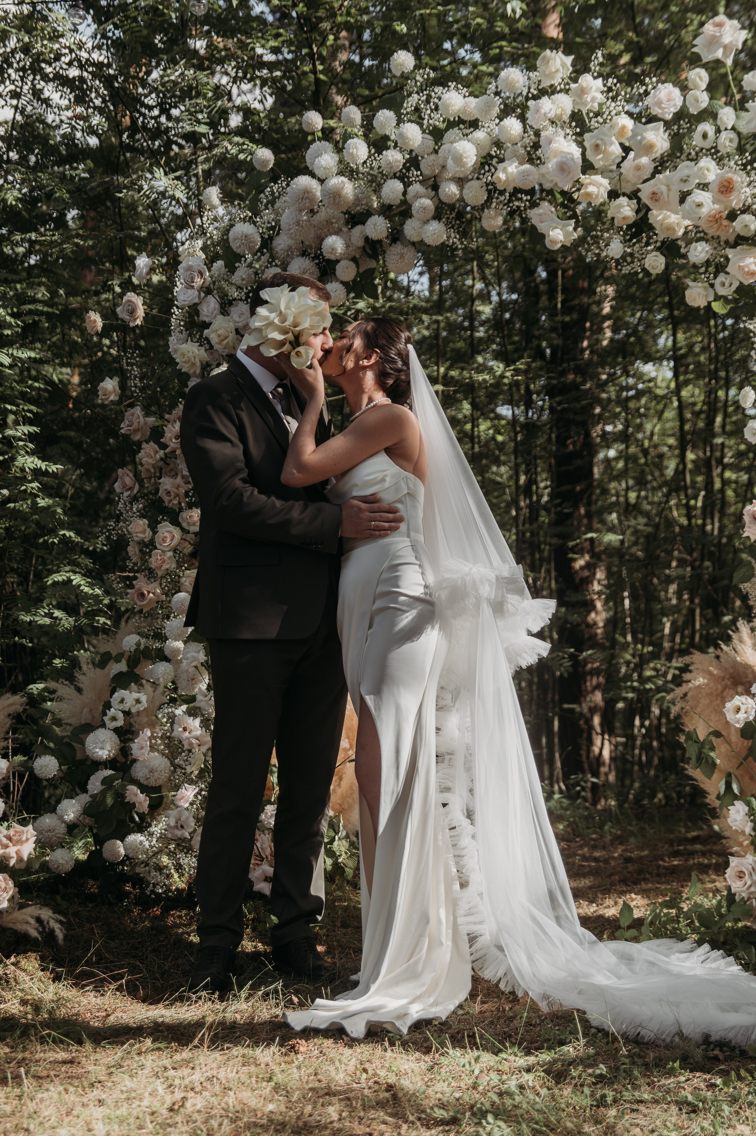 Галерея со свадьбы в Твери, красивая пара в Домотканово. Свадебный фотограф в Твери, Москве и Санкт-Петербурге Денисова Екатерина