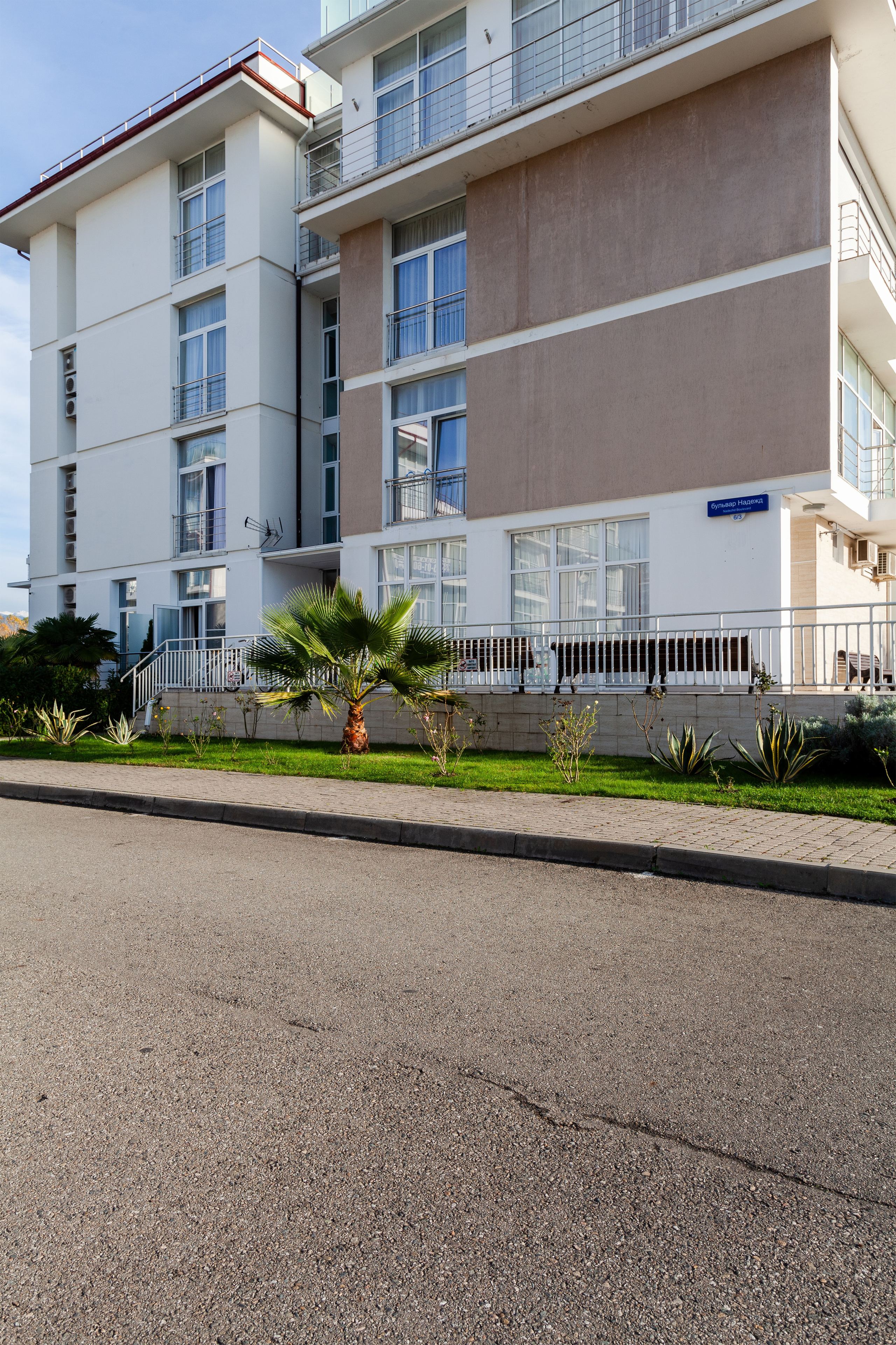 Архитектурная фотосъемка жилого комплекса Екатерининский в Адлере. Интерьерный фотограф в Сочи Владислав Нагин