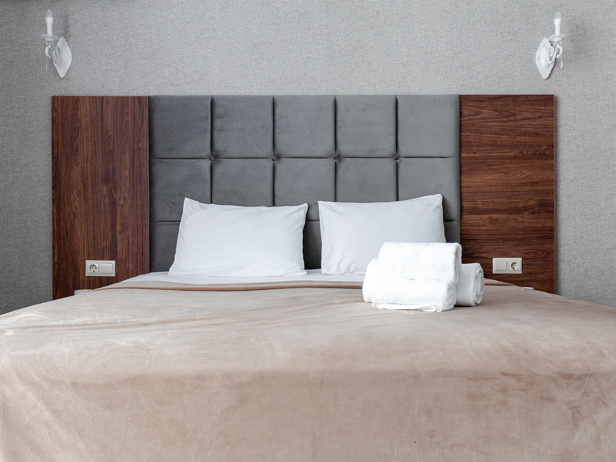 Интерьерная фотосъемка однокомнатного номера в Адлере. Интерьерный фотограф в Сочи Владислав Нагин