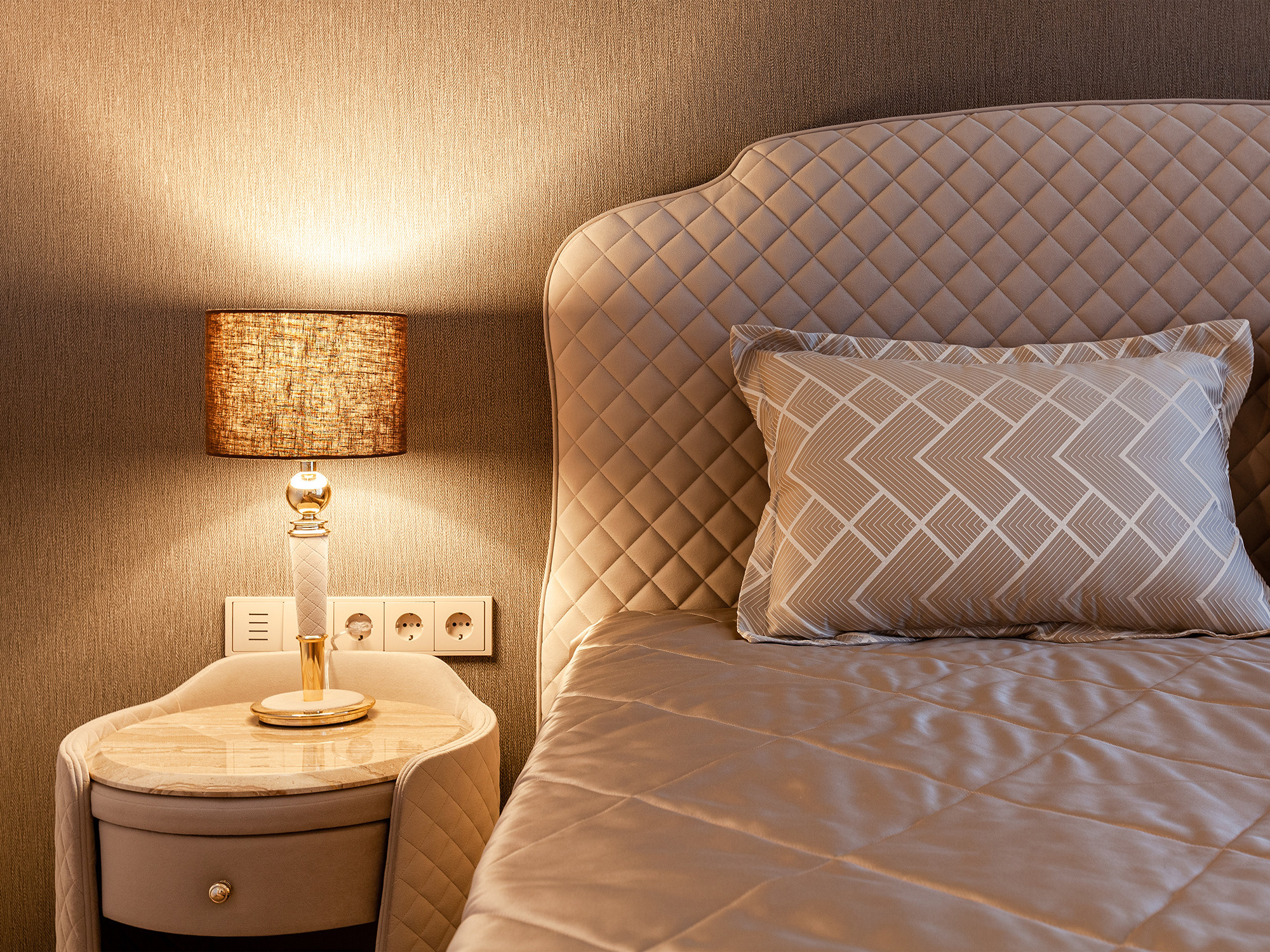 Интерьерная фотосъемка трёхкомнатных апартаментов в Сочи. Интерьерный фотограф Москва