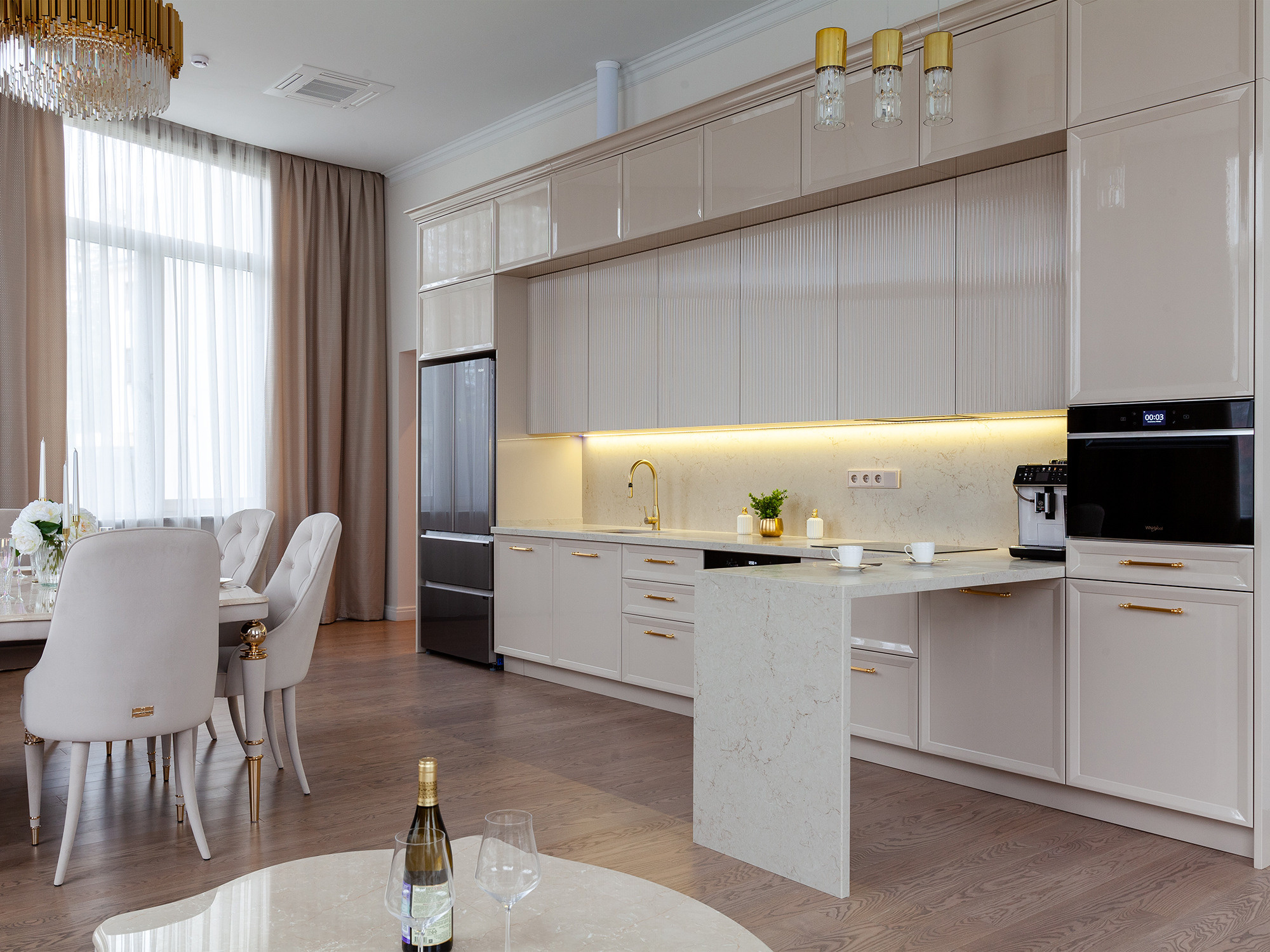 Интерьерная фотосъемка трёхкомнатных апартаментов в Сочи. Интерьерный фотограф Москва