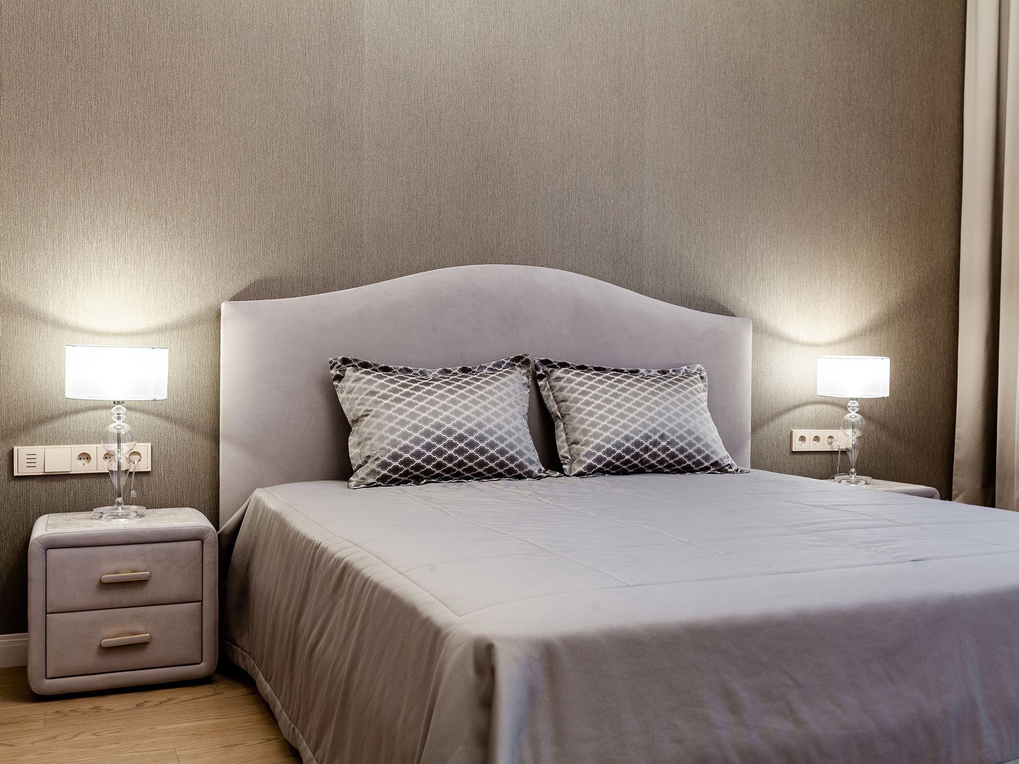 Интерьерная фотосъемка трёхкомнатных апартаментов в Сочи. Интерьерный фотограф Москва