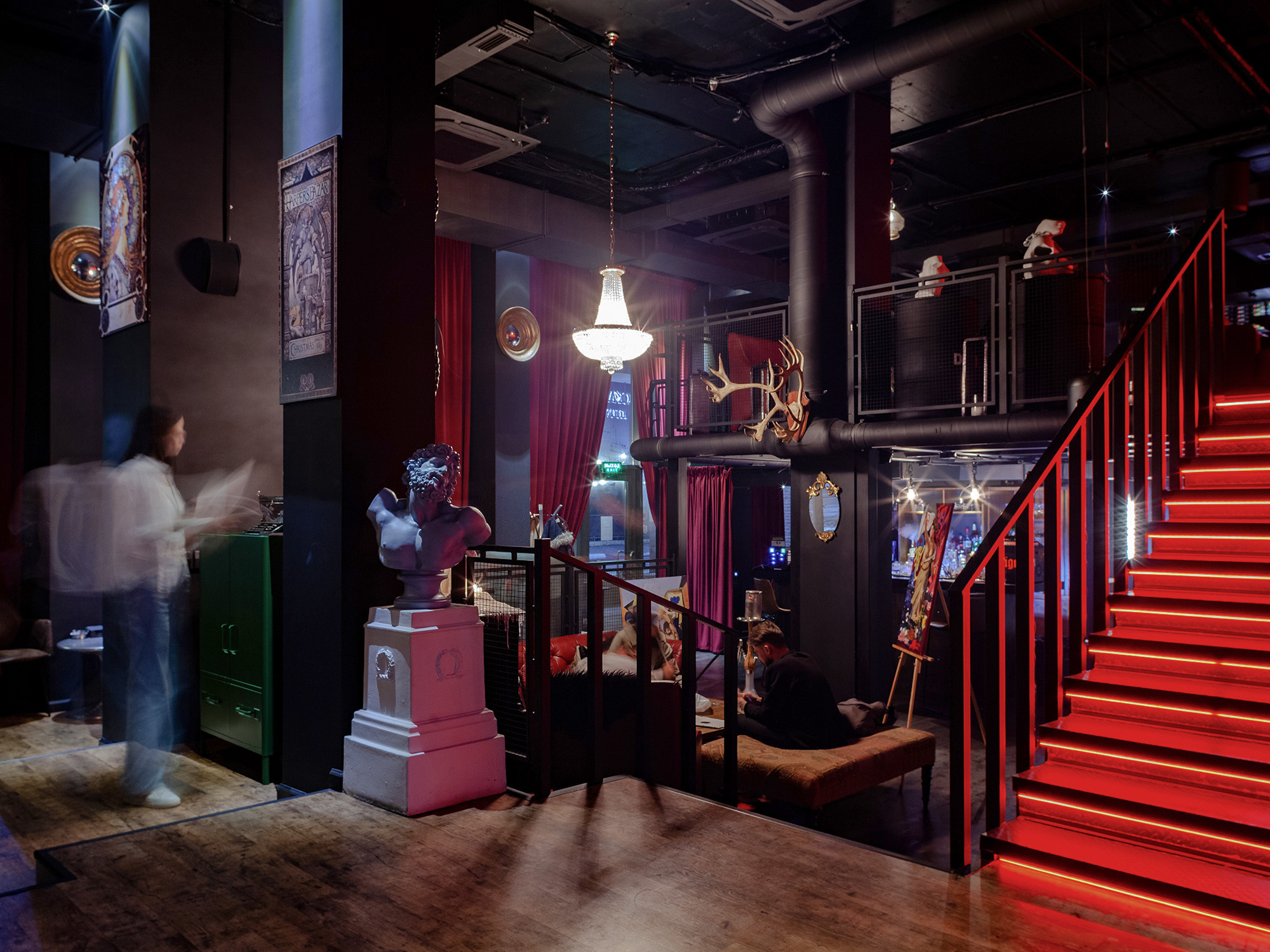 Интерьерная фотосъемка кальянной «BERLOGA» в Красной Поляне. Интерьерный фотограф Москва