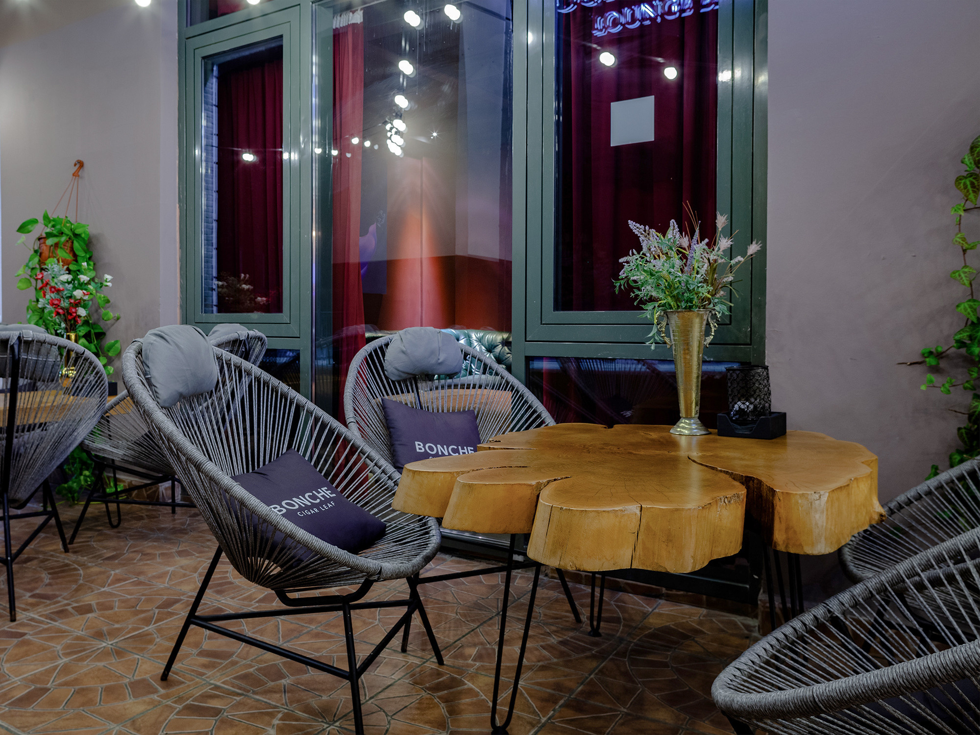 Интерьерная фотосъемка кальянной «BERLOGA» в Красной Поляне. Интерьерный фотограф Москва