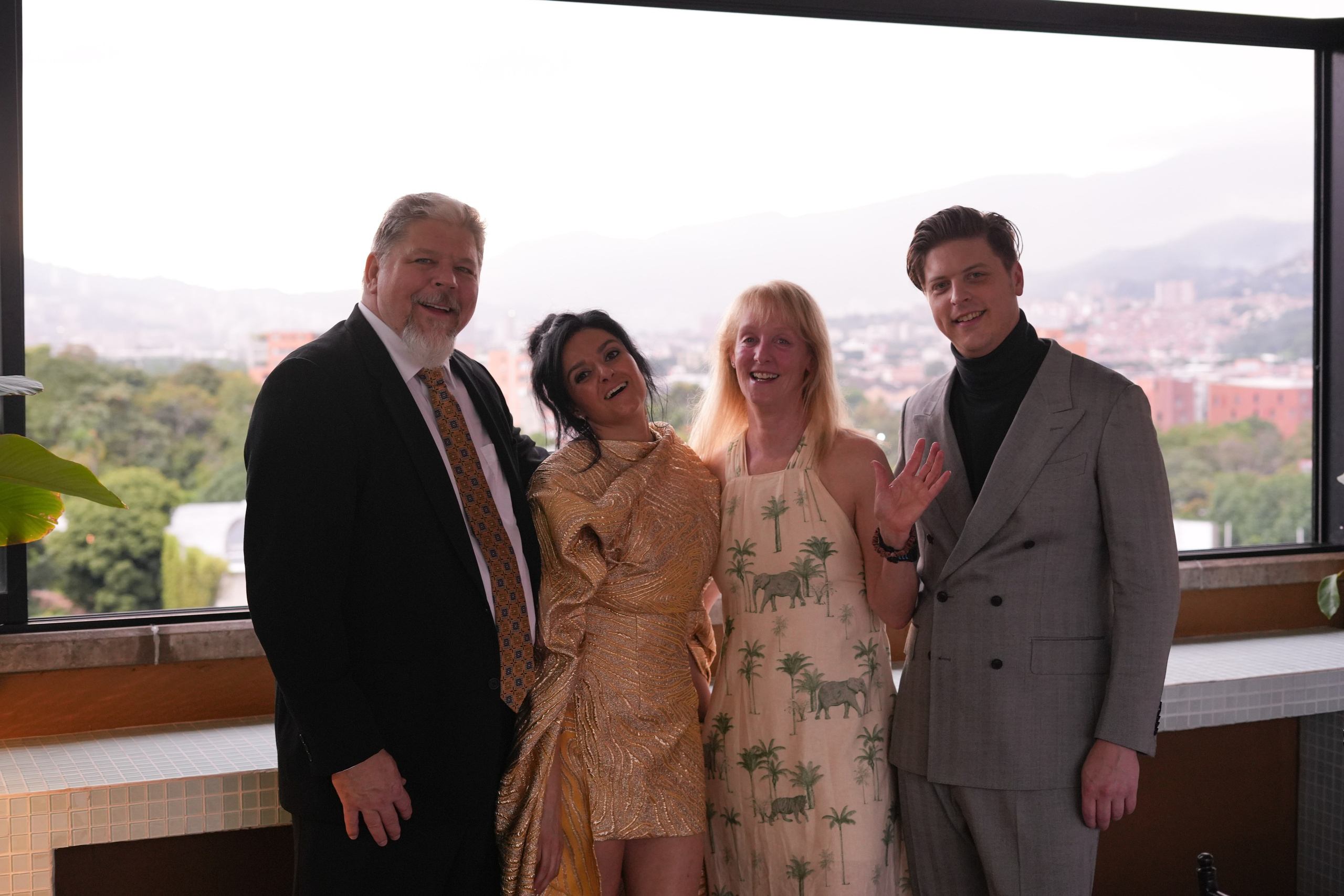 Olivia and Zack / 1 wedding day. Wedding Photographer in Barcelona and Medellin