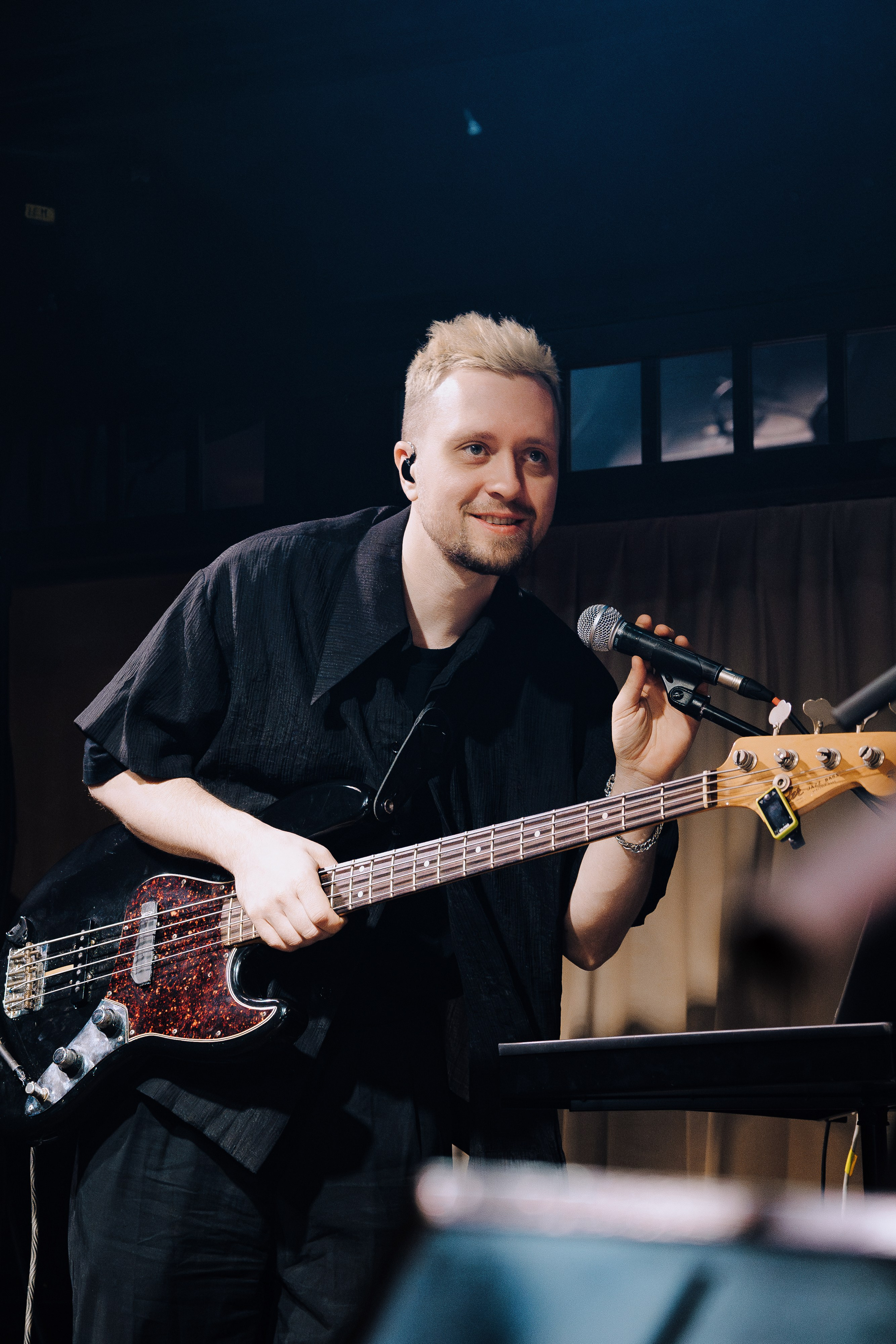 20 ЛЕТ МЕГАПОЛИС ЧЕЛЯБИНСК ХЕДЛАЙНЕР ЕЛКА. Репортажный фотограф Зуев Роман г. Челябинск