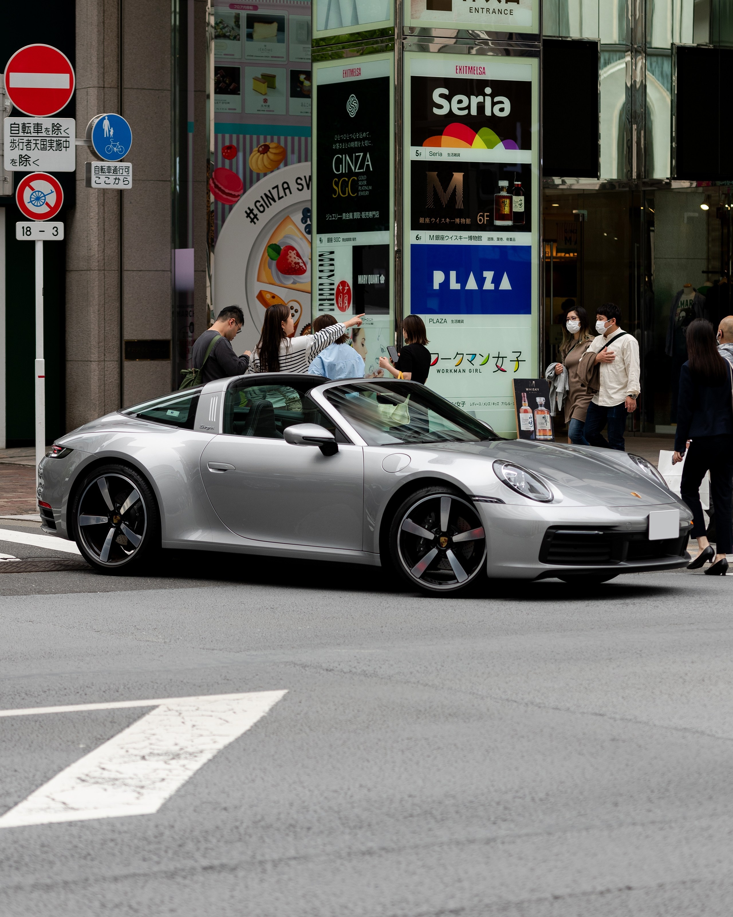 Cars in Tokyo. Photographer in Tokyo Anatolii Ozarto