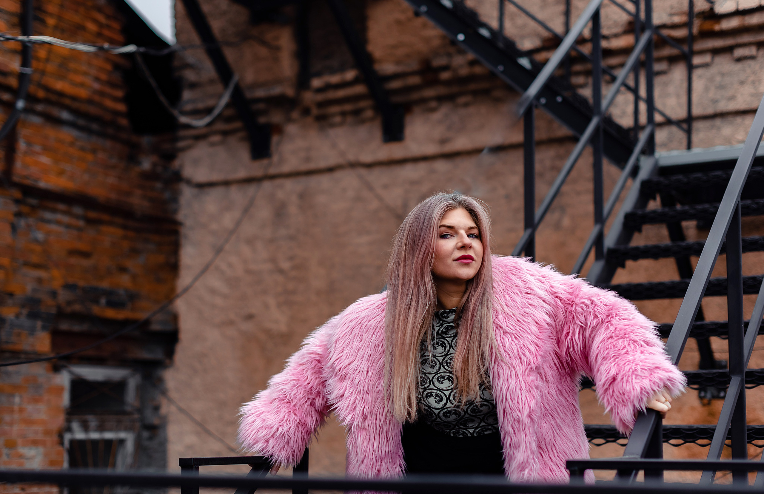 Съемка Марии в розовой шубе. Фотограф Тула творческие фотосессии недорого Ольга Ромашина