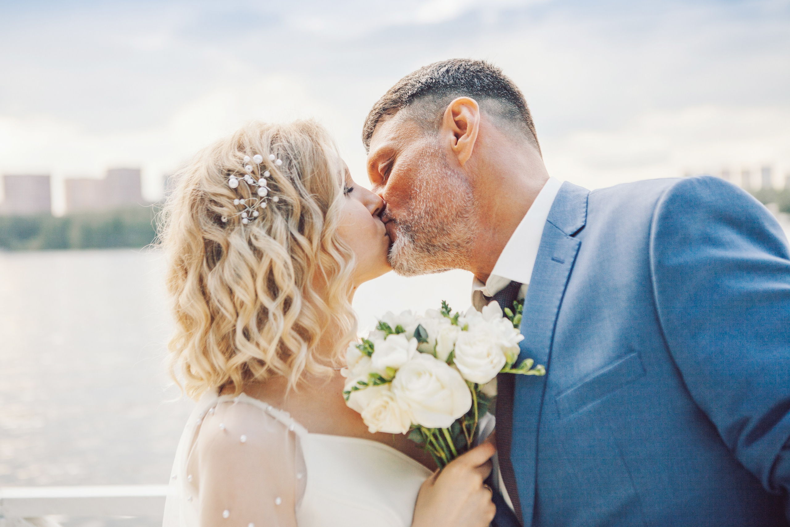 Фотосессия молодоженов на пляже Рублево. Фотограф Ольга Ефремова