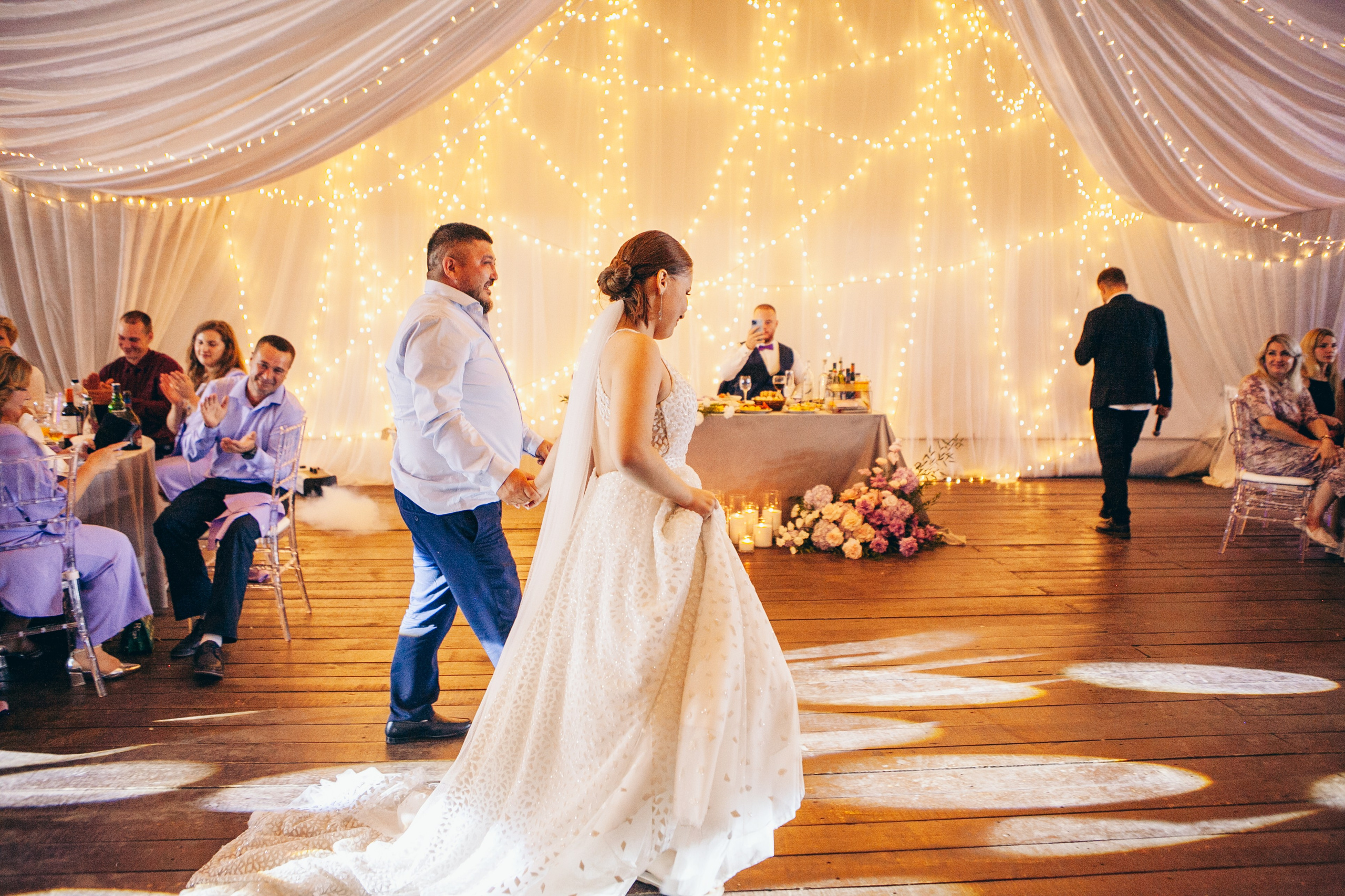 Свадебная фотосессия в отеле hartwell hotel и на патриарших прудах. Фотограф Ольга Ефремова