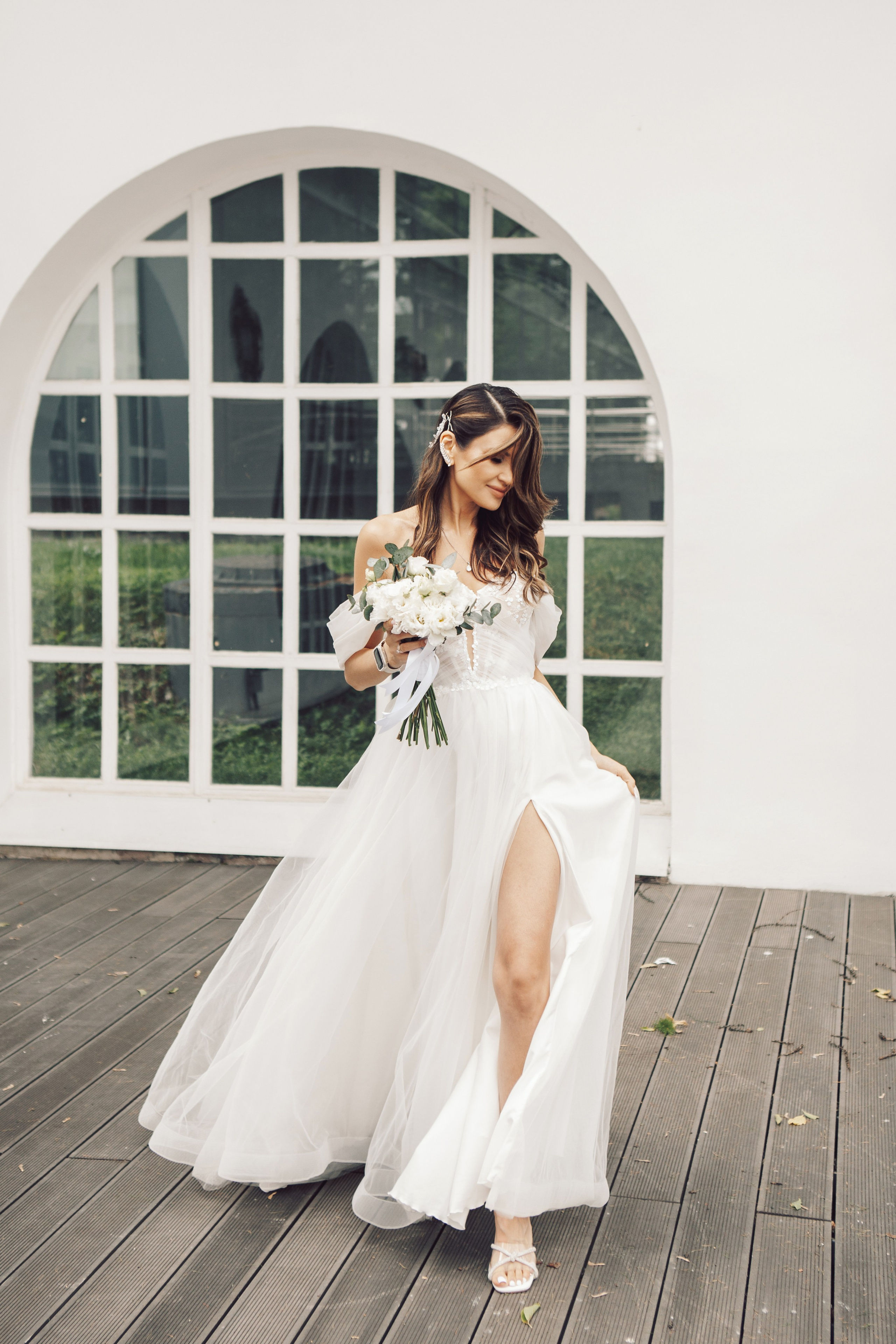 Молодожены в павильоне космонавтики и авиации №34 на вднх и в ресторане московское небо. Фотограф Ольга Ефремова