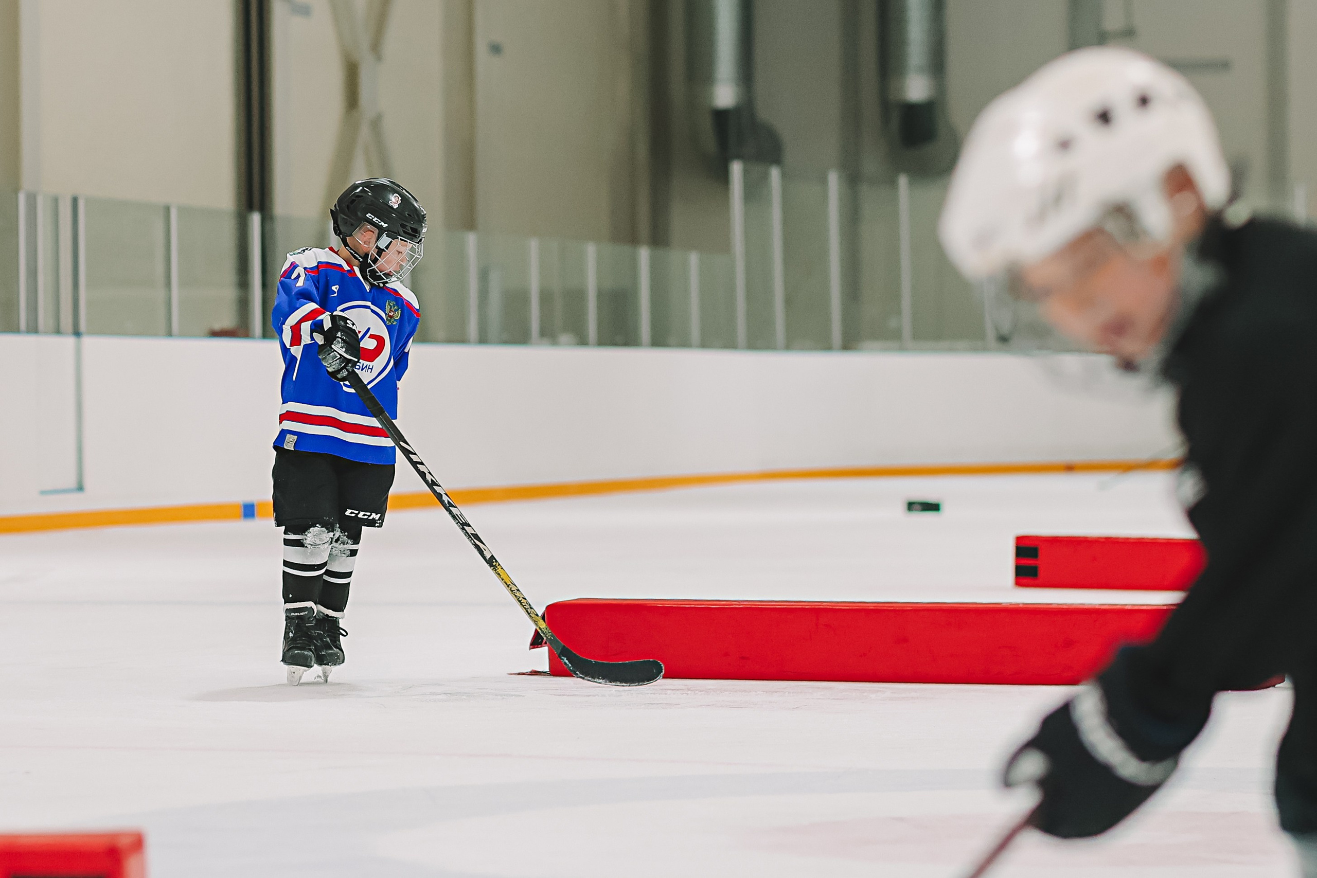Хоккей тренировка. Семейный фотограф Тюмень, фотограф на роды Салмина Мария