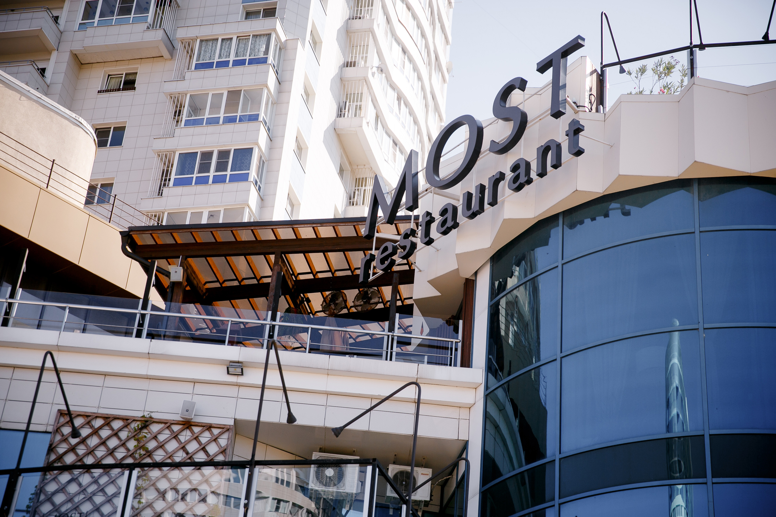 ДР Софии. 1 год. Ресторан Мост. Фотограф Андрей Баксов