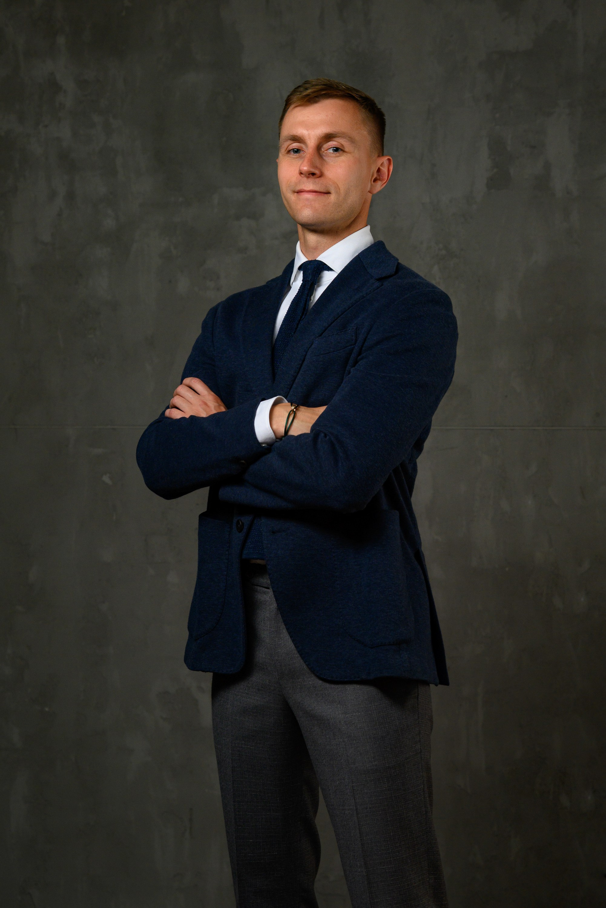 Индивидуальная мужская фотосессия. Компания и фотошкола по созданию контента в Москве