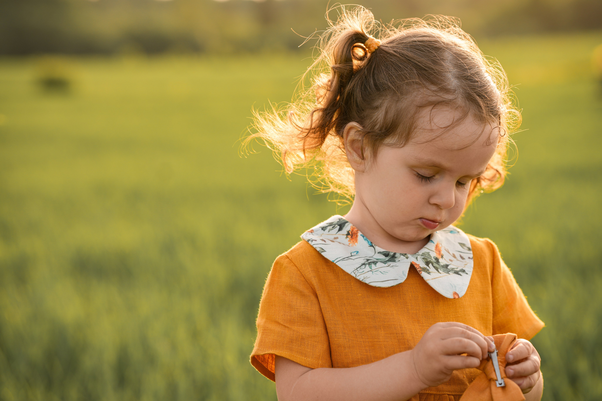 Ксюшенька, Кристиночка и Кирюшенька в поле. Семейный и портретный фотограф в Санкт-Петербурге Татьяна Гримоть