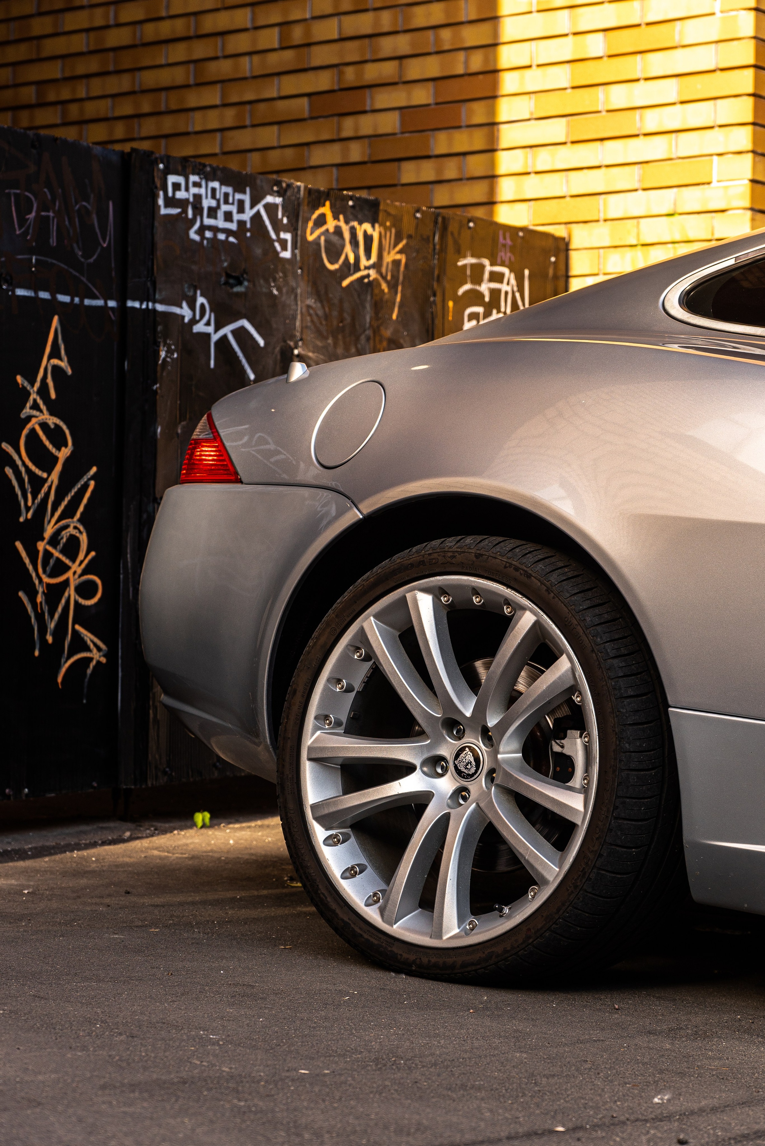 Утренняя фотосъемка автомобиля Jaguar в Москве. Жуков Илья  свадебный фотограф в Москве