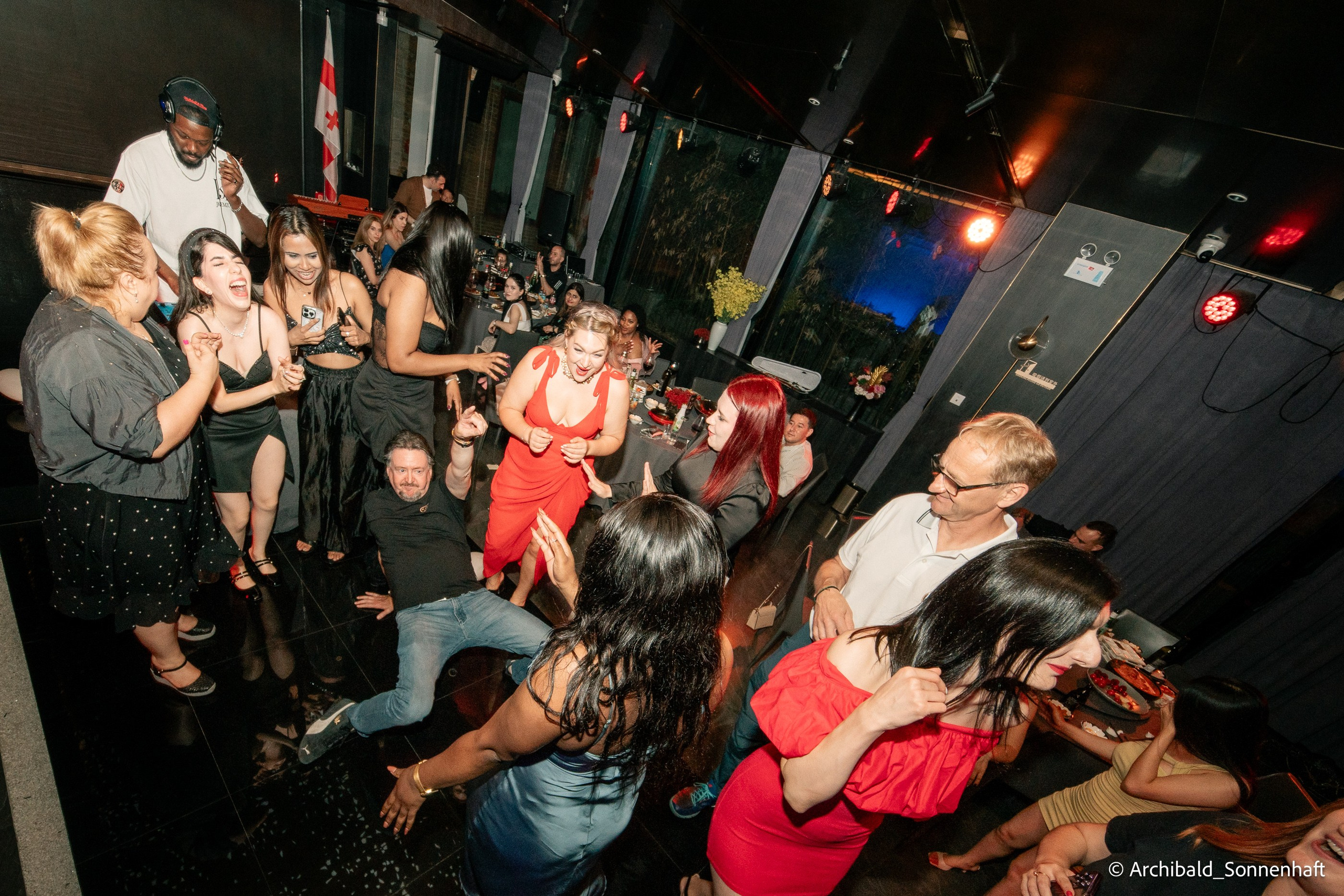 Georgian party. Photographer in Guangzhou, China. Archibald Sonnenhaft